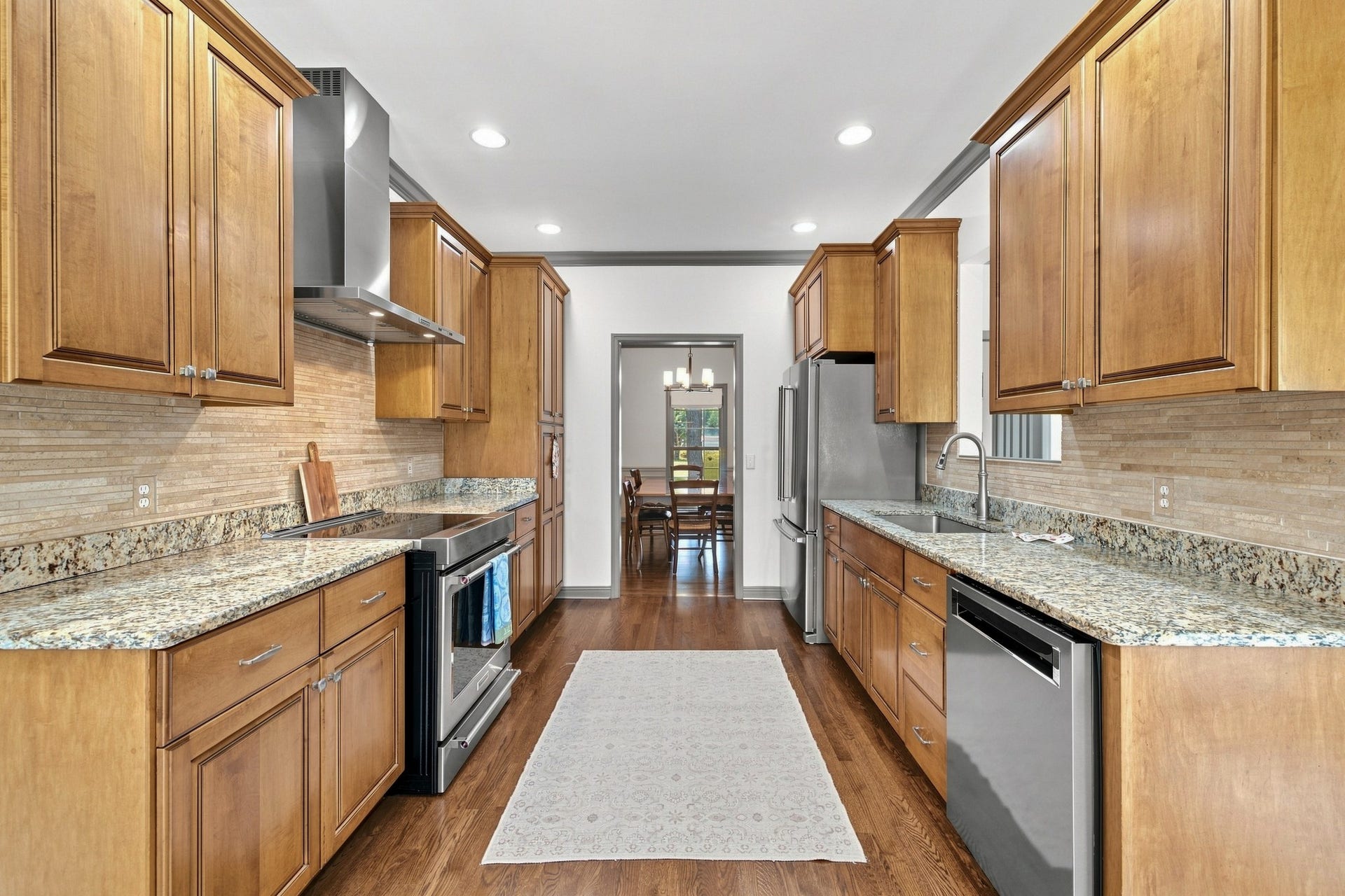 830 Banner Dr, Murfreesboro, TN 37129 Tall Crown Point Kitchen cabinets provides lots of storage. Stone backsplash and all new appliances including an induction stove top range.