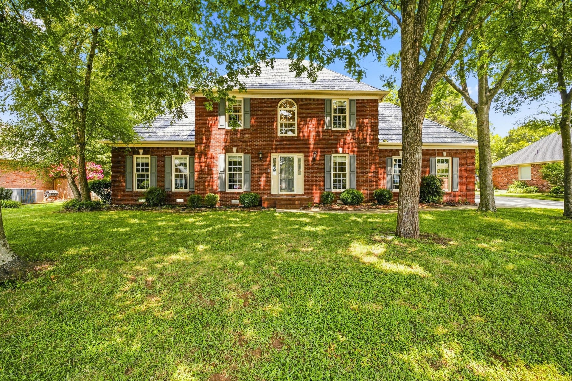 830 Banner Dr, Murfreesboro, TN 37129 Large lot, beautiful trees