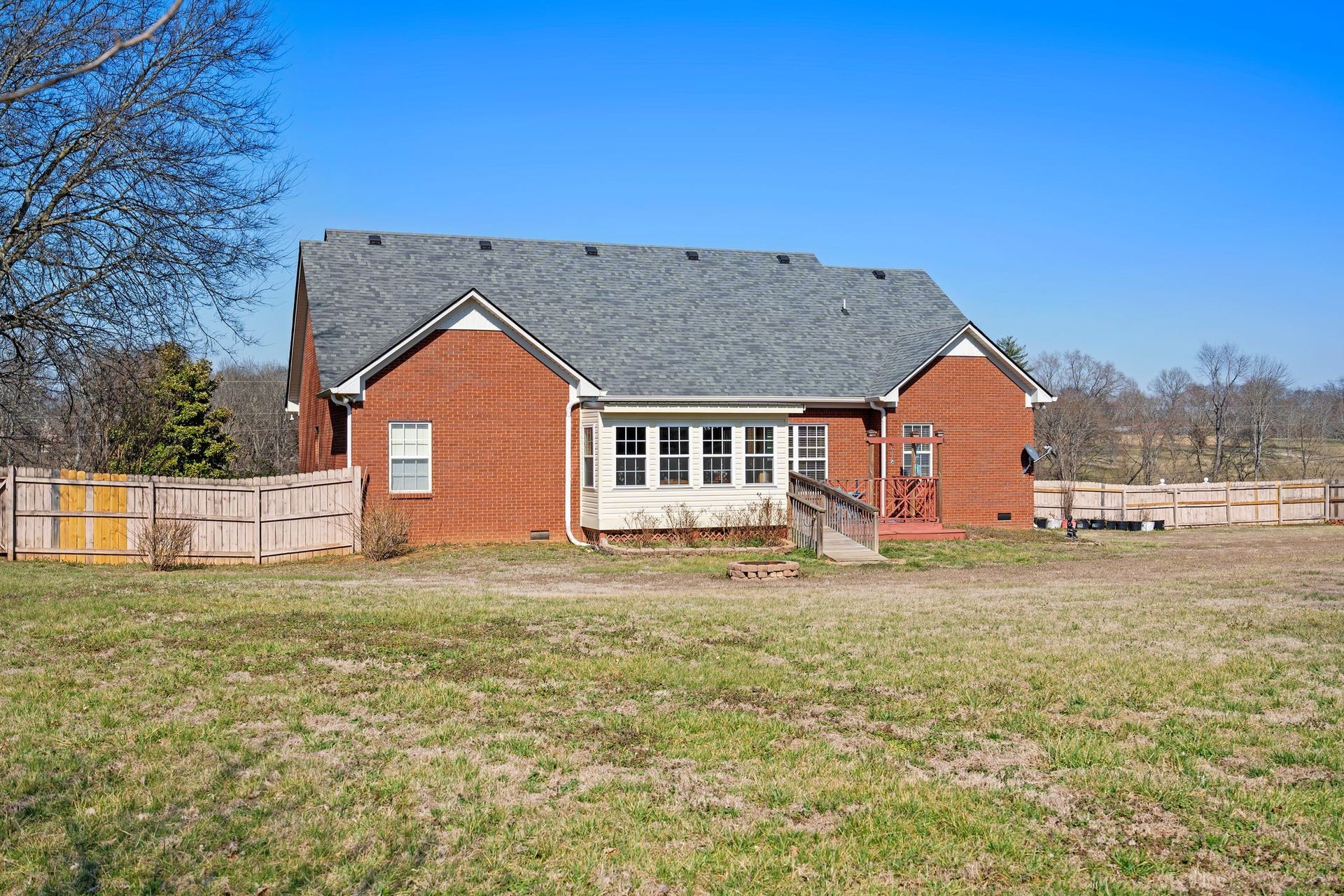 3493 Petty Ln, Columbia, TN 38401