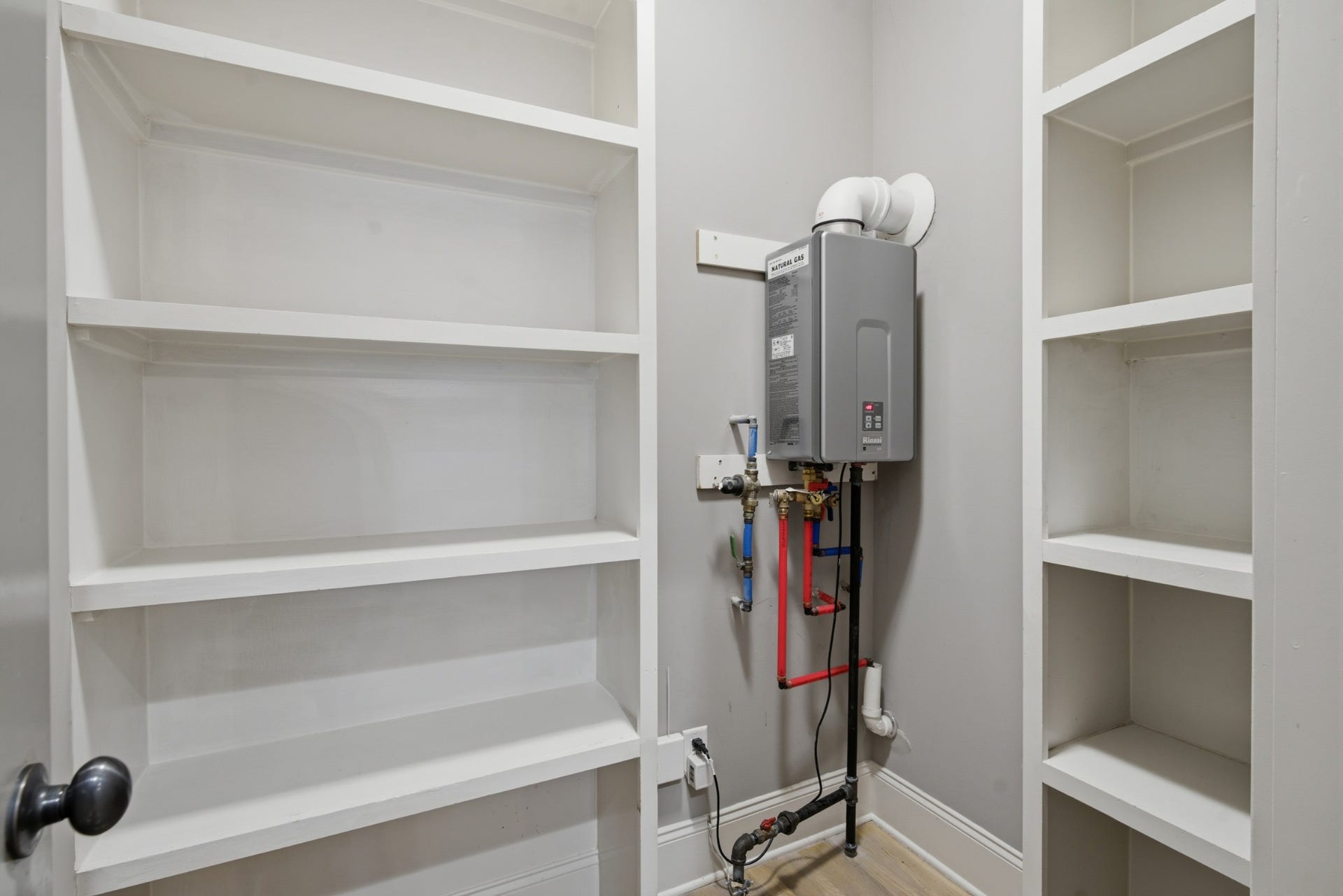 Walk in pantry in kitchen