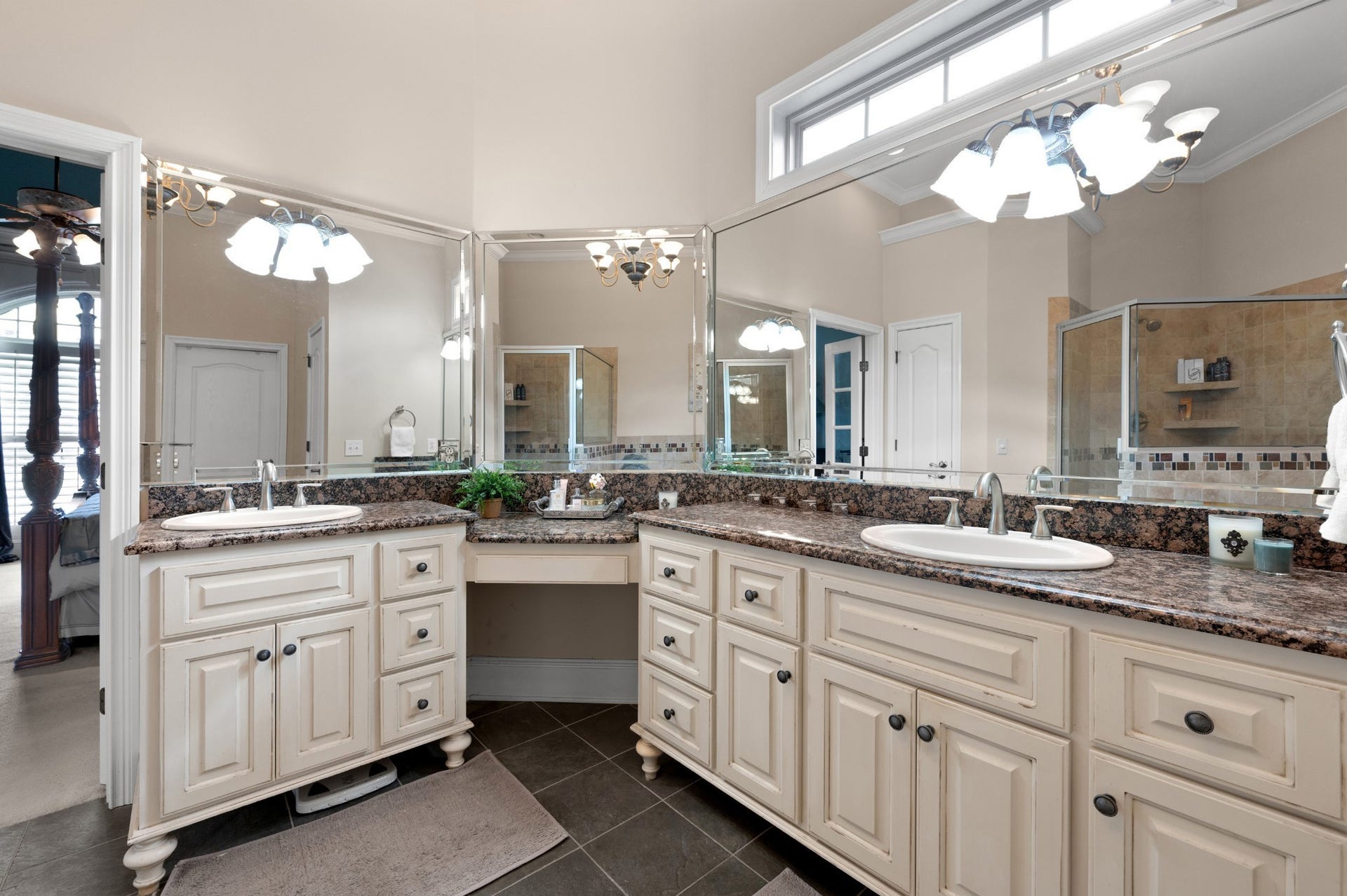 2638 Big Eagle Trl, Murfreesboro, TN 37127 Plenty of counters and space! Beautiful classic cabinets for lots of storage.