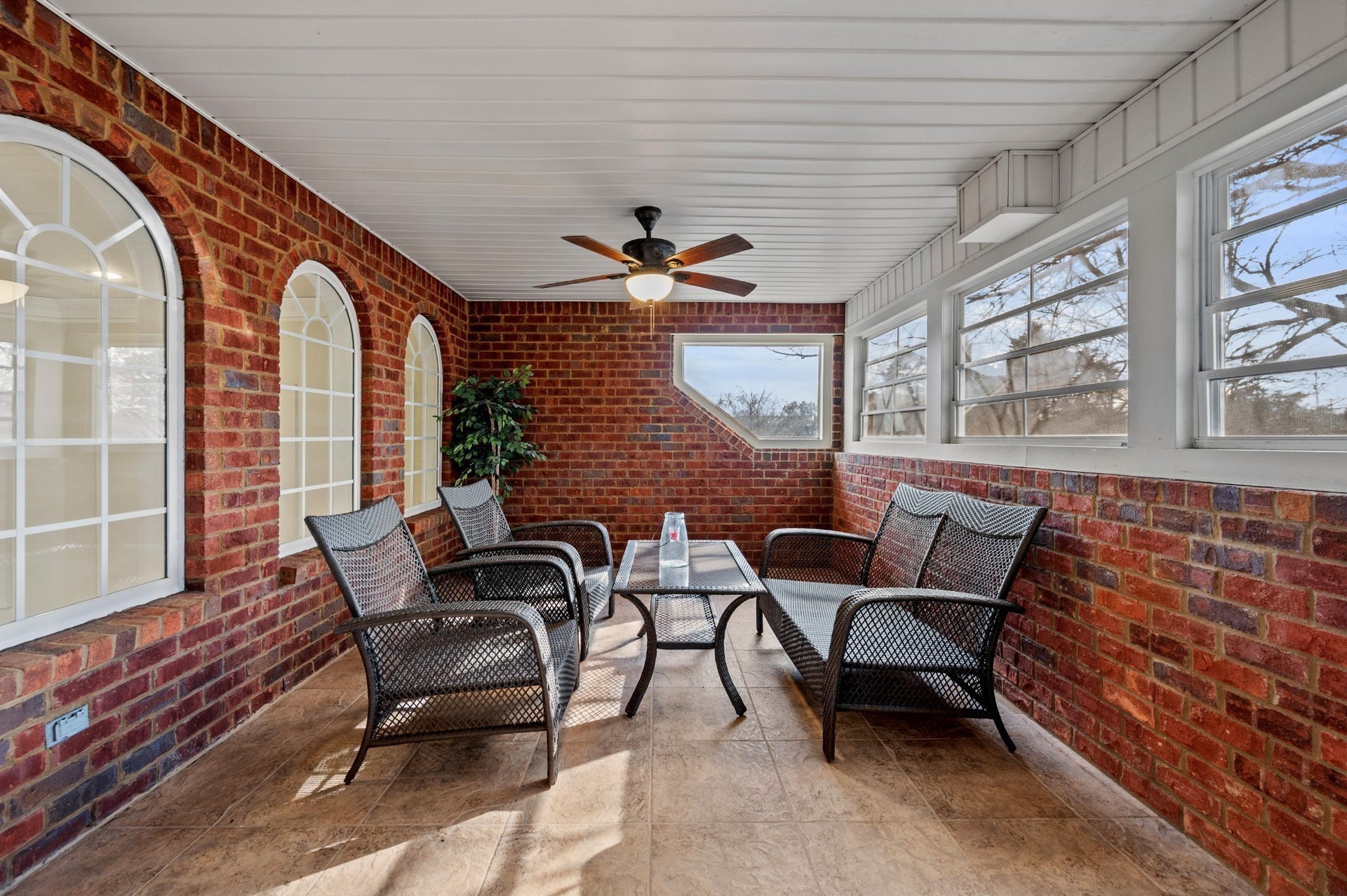 2638 Big Eagle Trl, Murfreesboro, TN 37127 Enjoy outdoor entertaining in this second floor lanai