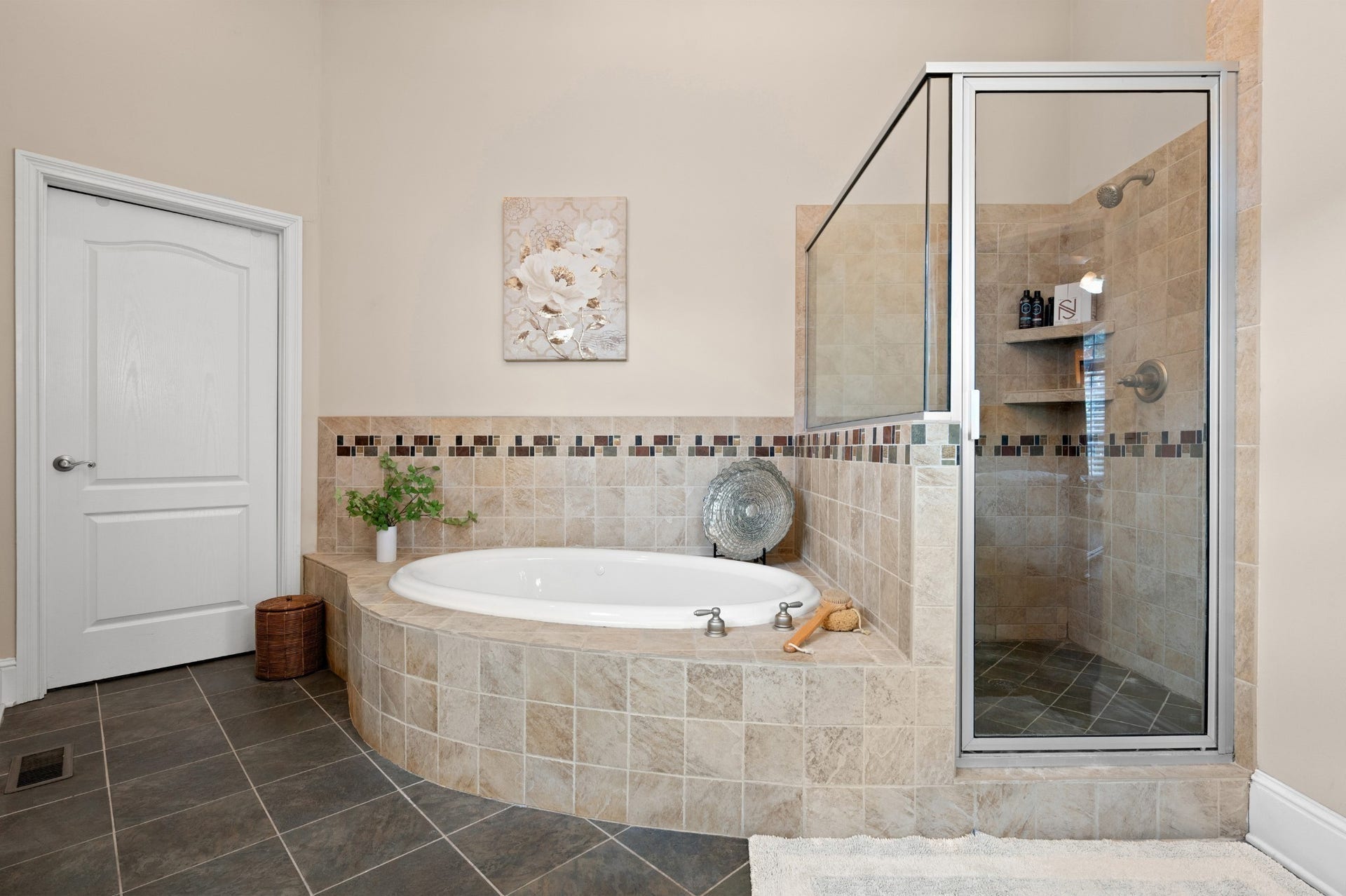 2638 Big Eagle Trl, Murfreesboro, TN 37127 Large elegant primary bathroom