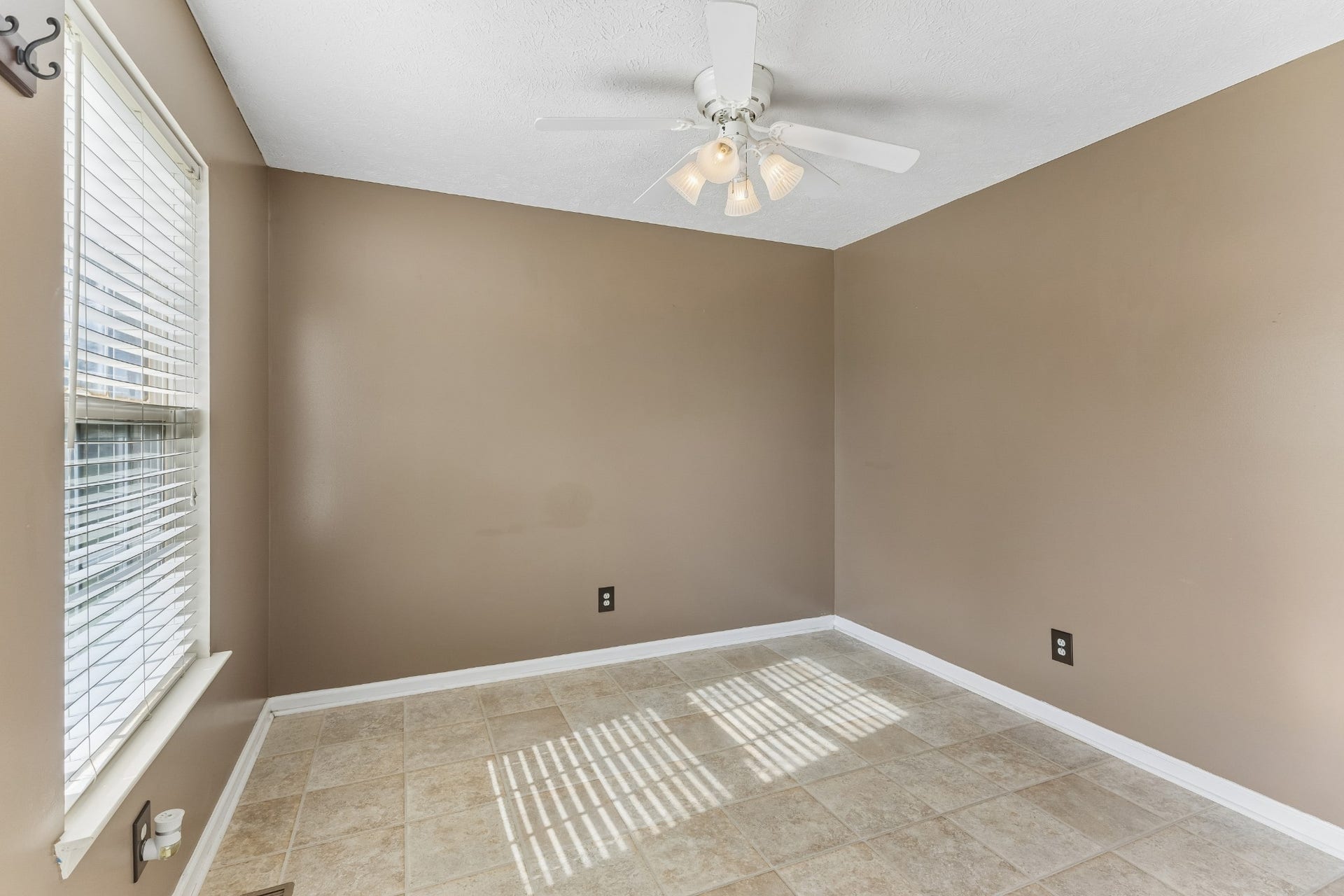 120 Pebble Brook Dr, Murfreesboro, TN 37127 120 Pebble Brook Dr, Murfreesboro, TN 37127