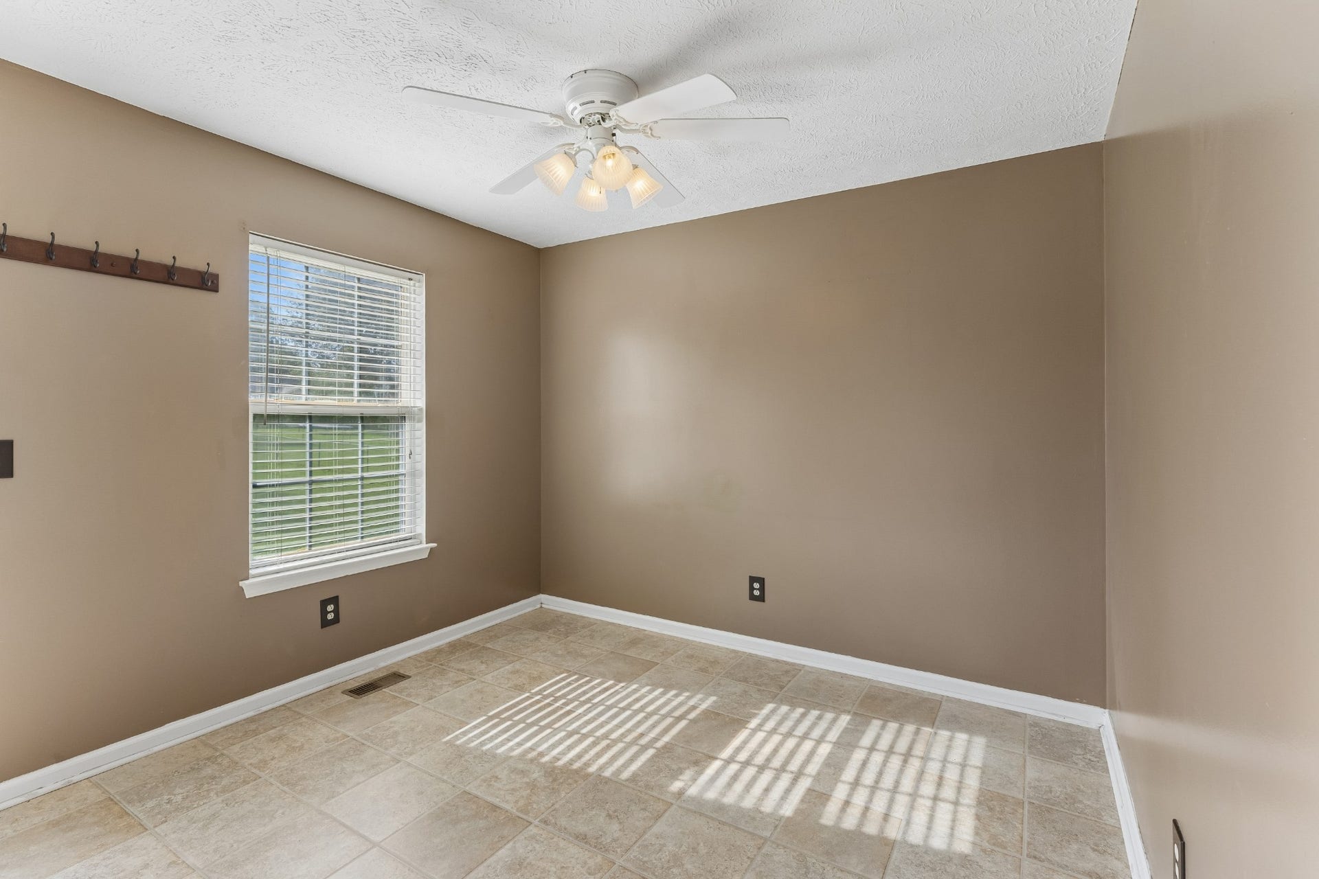 120 Pebble Brook Dr, Murfreesboro, TN 37127 120 Pebble Brook Dr, Murfreesboro, TN 37127