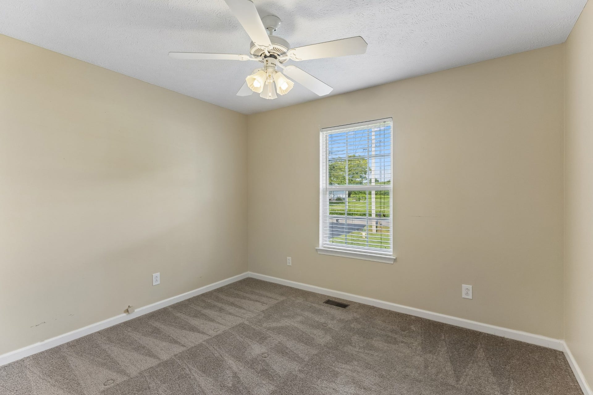 120 Pebble Brook Dr, Murfreesboro, TN 37127 120 Pebble Brook Dr, Murfreesboro, TN 37127