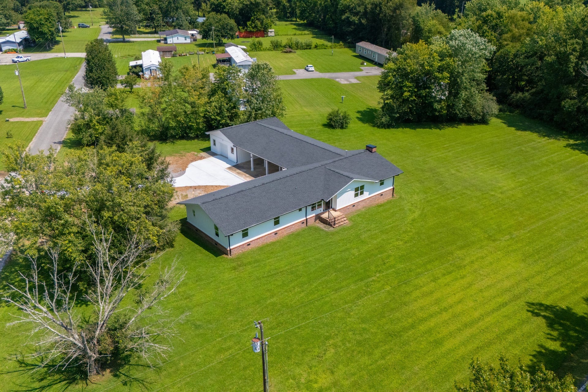 1270 Gnat Hill Rd, Manchester, TN 37355 1270 Gnat Hill Rd, Manchester, TN 37355
