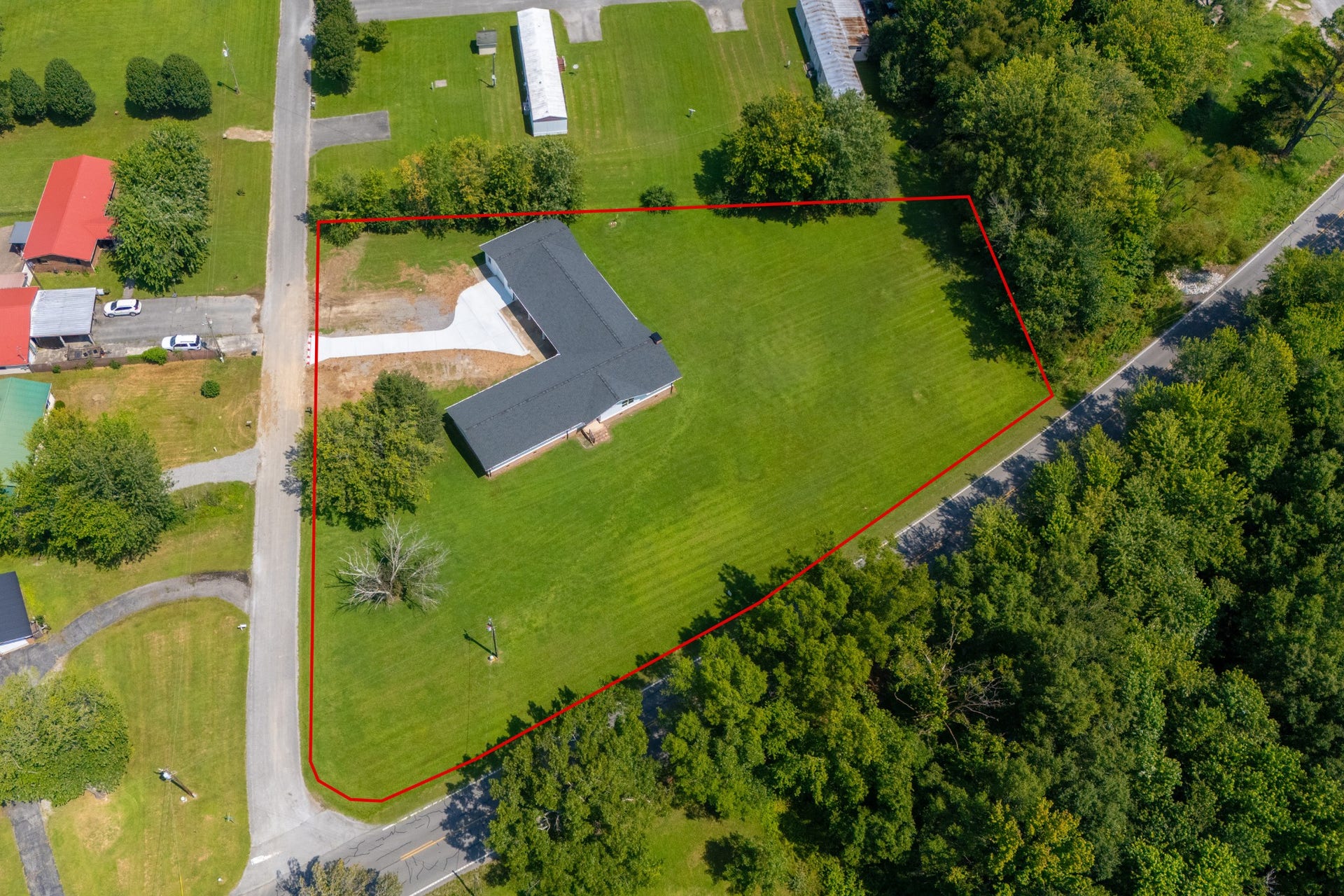 1270 Gnat Hill Rd, Manchester, TN 37355 1270 Gnat Hill Rd, Manchester, TN 37355