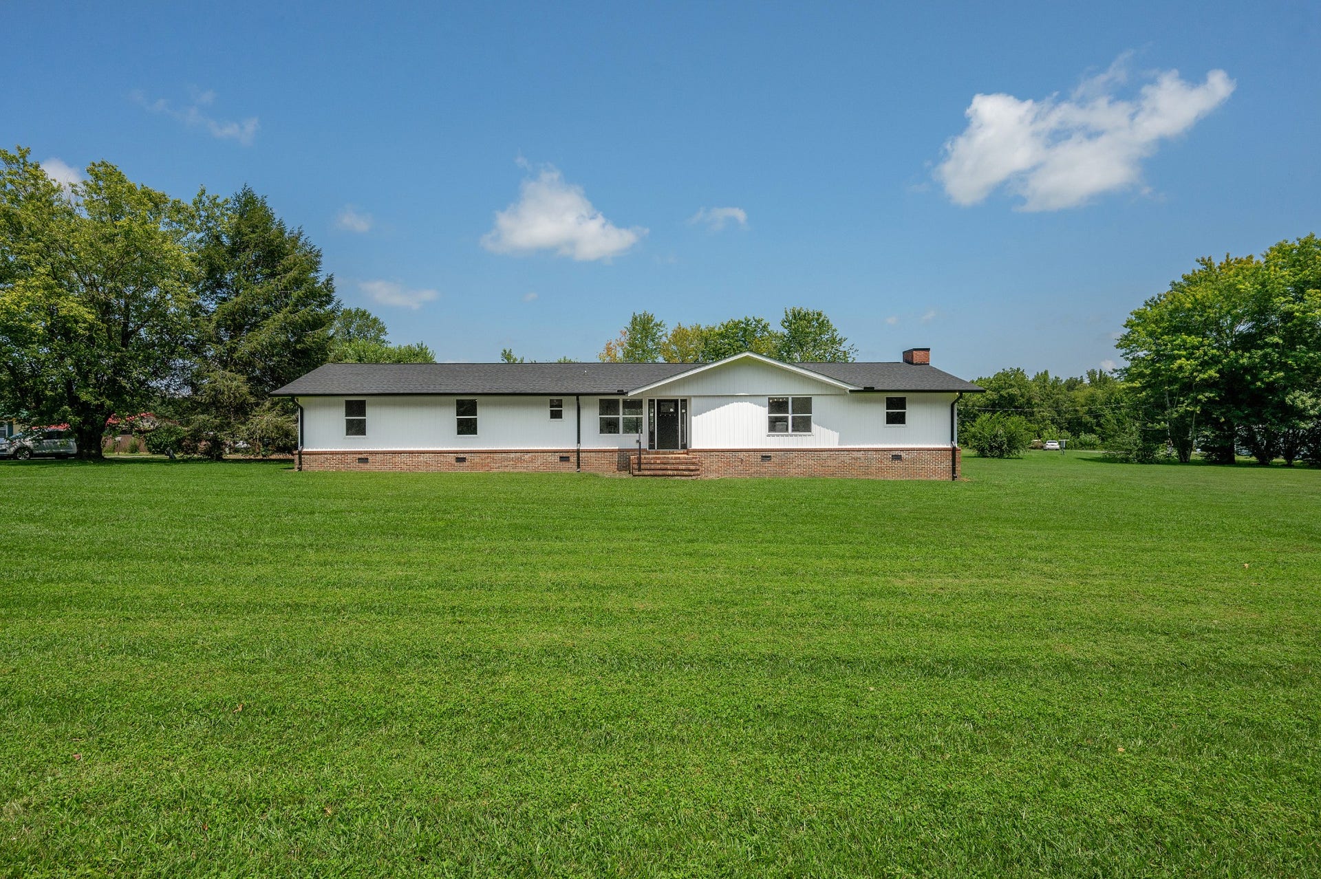 1270 Gnat Hill Rd, Manchester, TN 37355 1270 Gnat Hill Rd, Manchester, TN 37355
