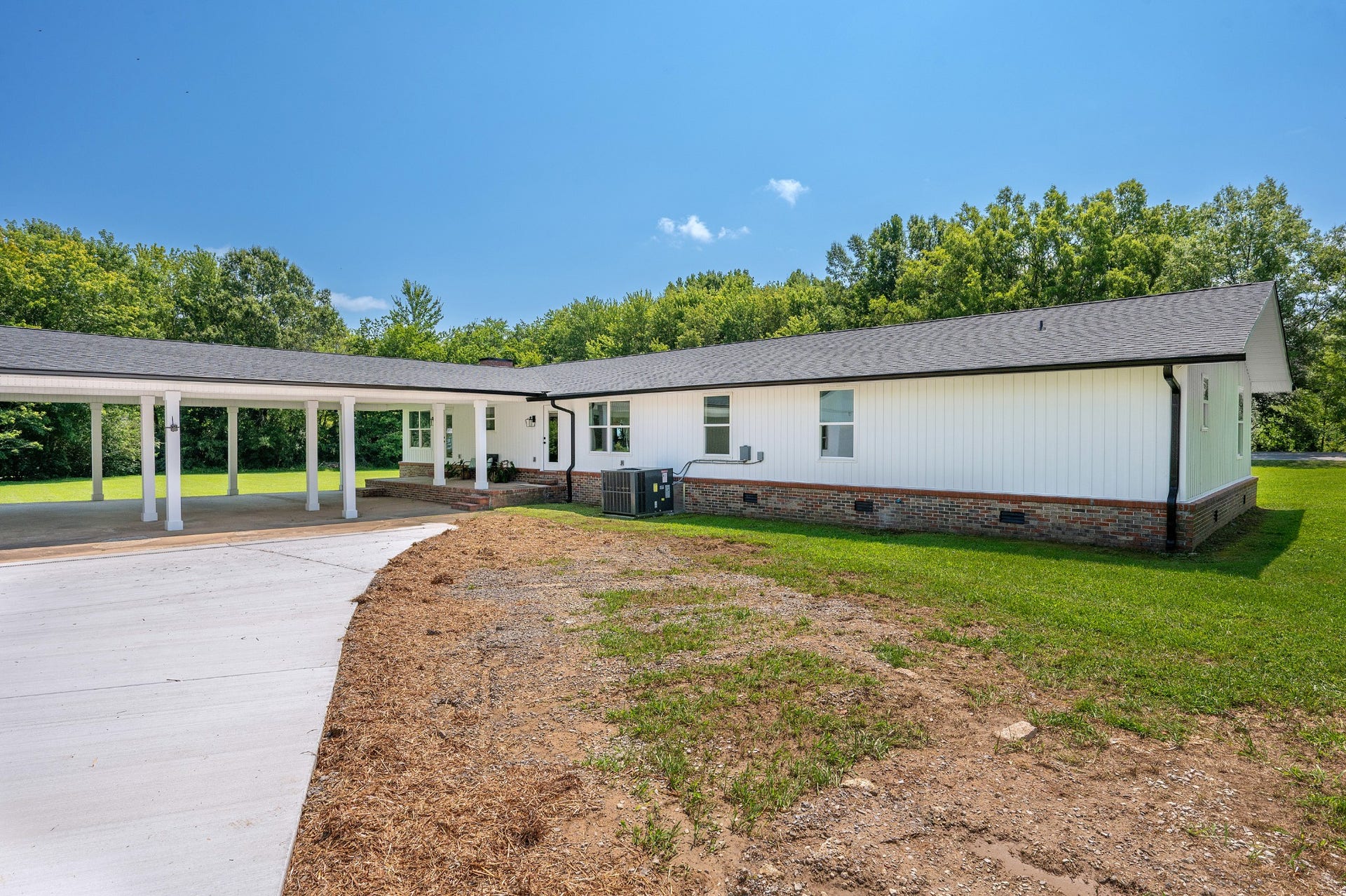 1270 Gnat Hill Rd, Manchester, TN 37355 1270 Gnat Hill Rd, Manchester, TN 37355