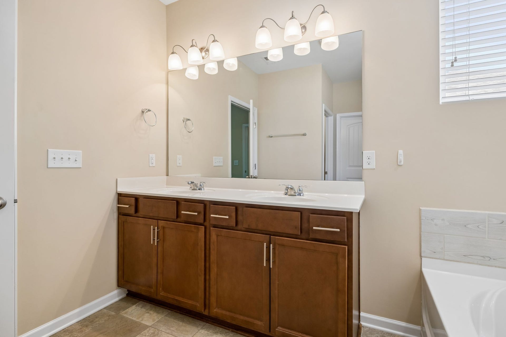 656 Prominence Rd, Columbia, TN 38401 656 Prominence Rd, Columbia, TN 38401