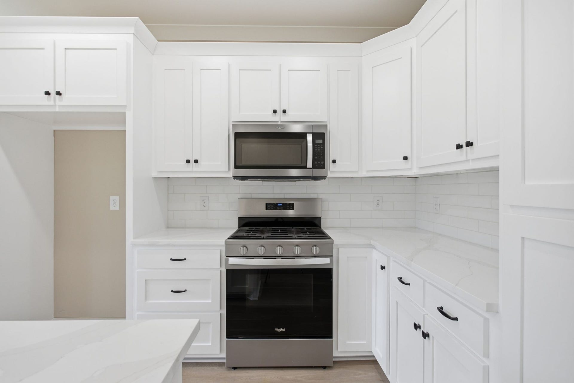 1699 Blue Moon Ln, Columbia, TN 38401 Stainless Steel appliances and gas range