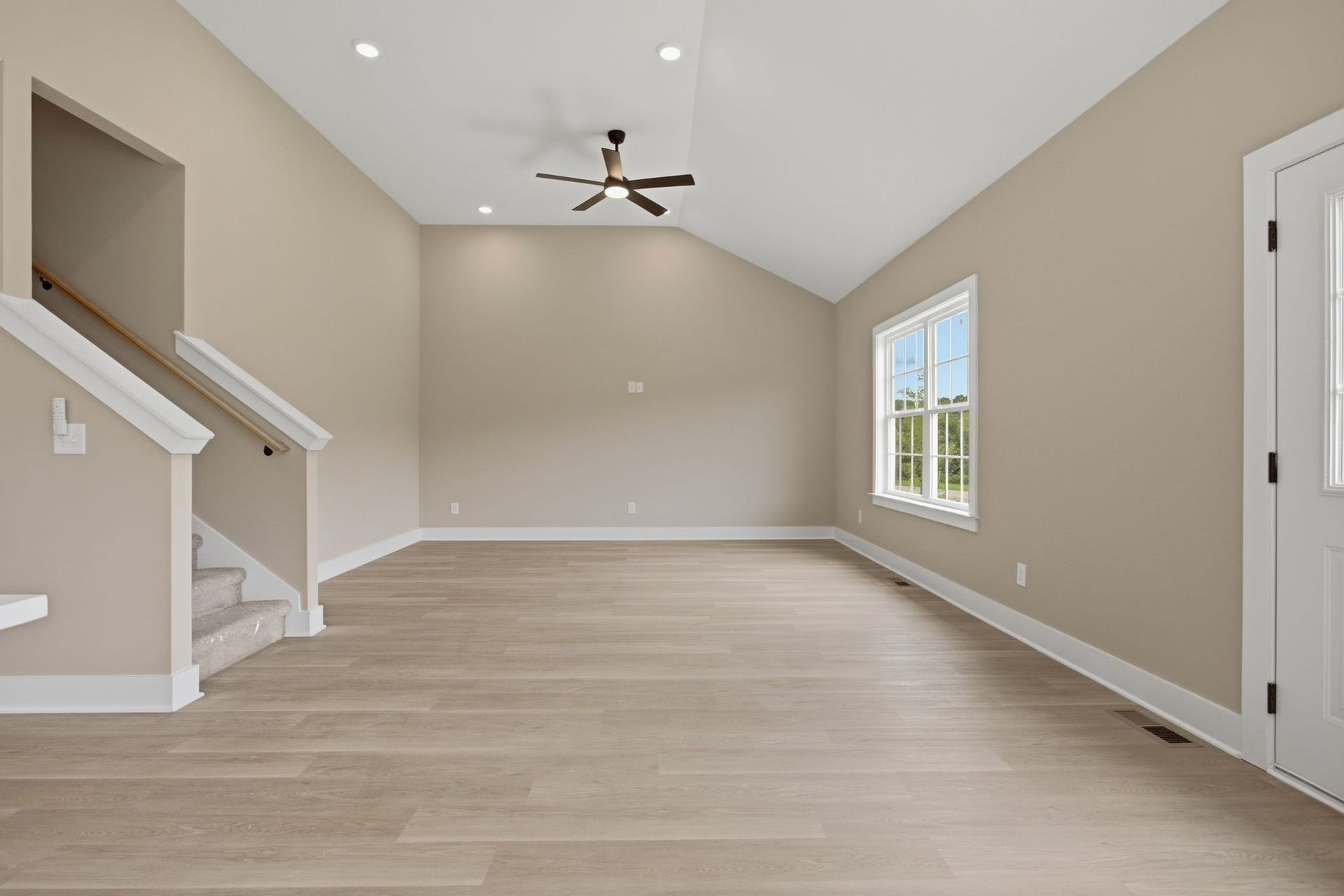 1699 Blue Moon Ln, Columbia, TN 38401 Spacious Great Room.