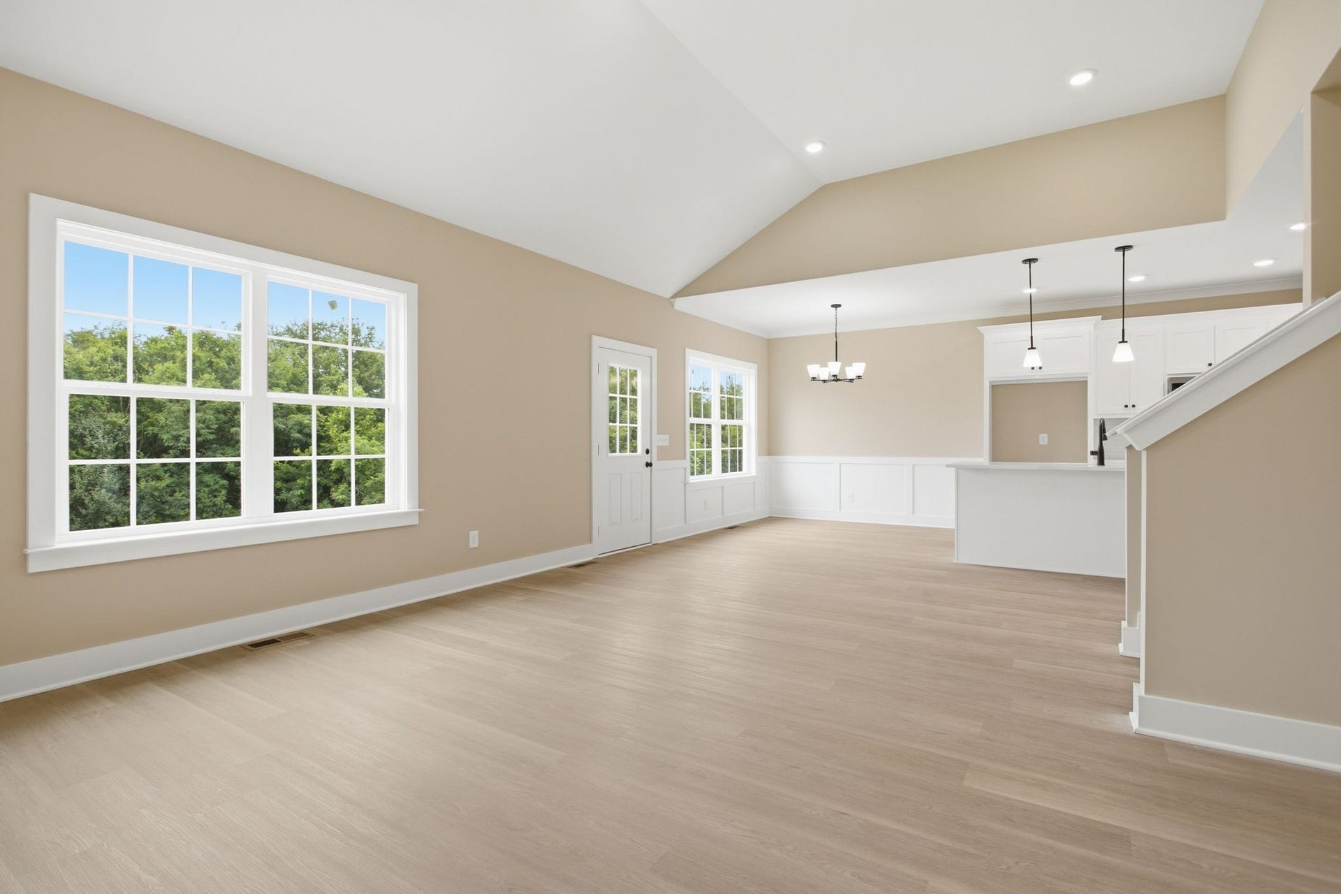1699 Blue Moon Ln, Columbia, TN 38401 Beautiful floors!