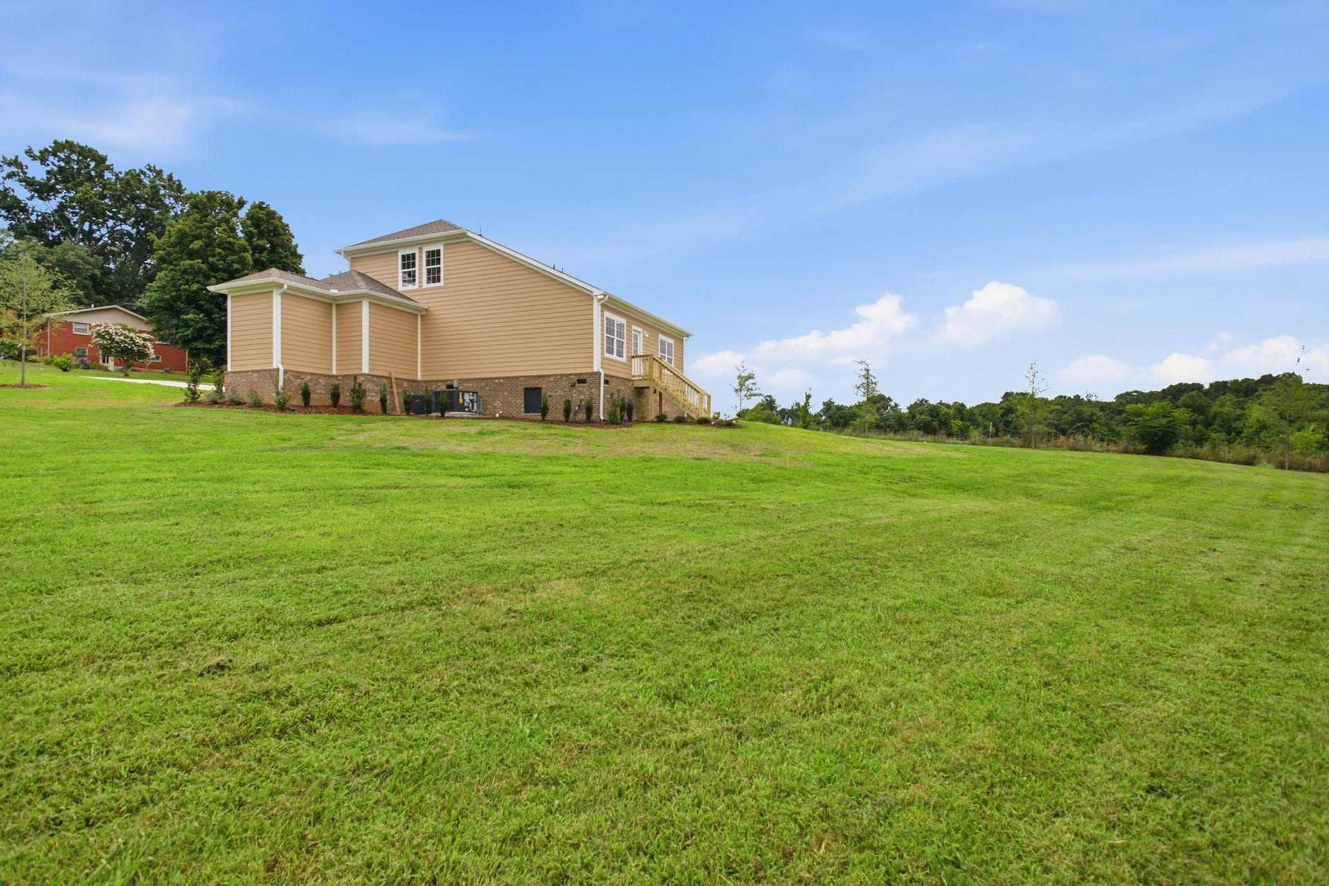 1699 Blue Moon Ln, Columbia, TN 38401 The home sits on 1.27 acres