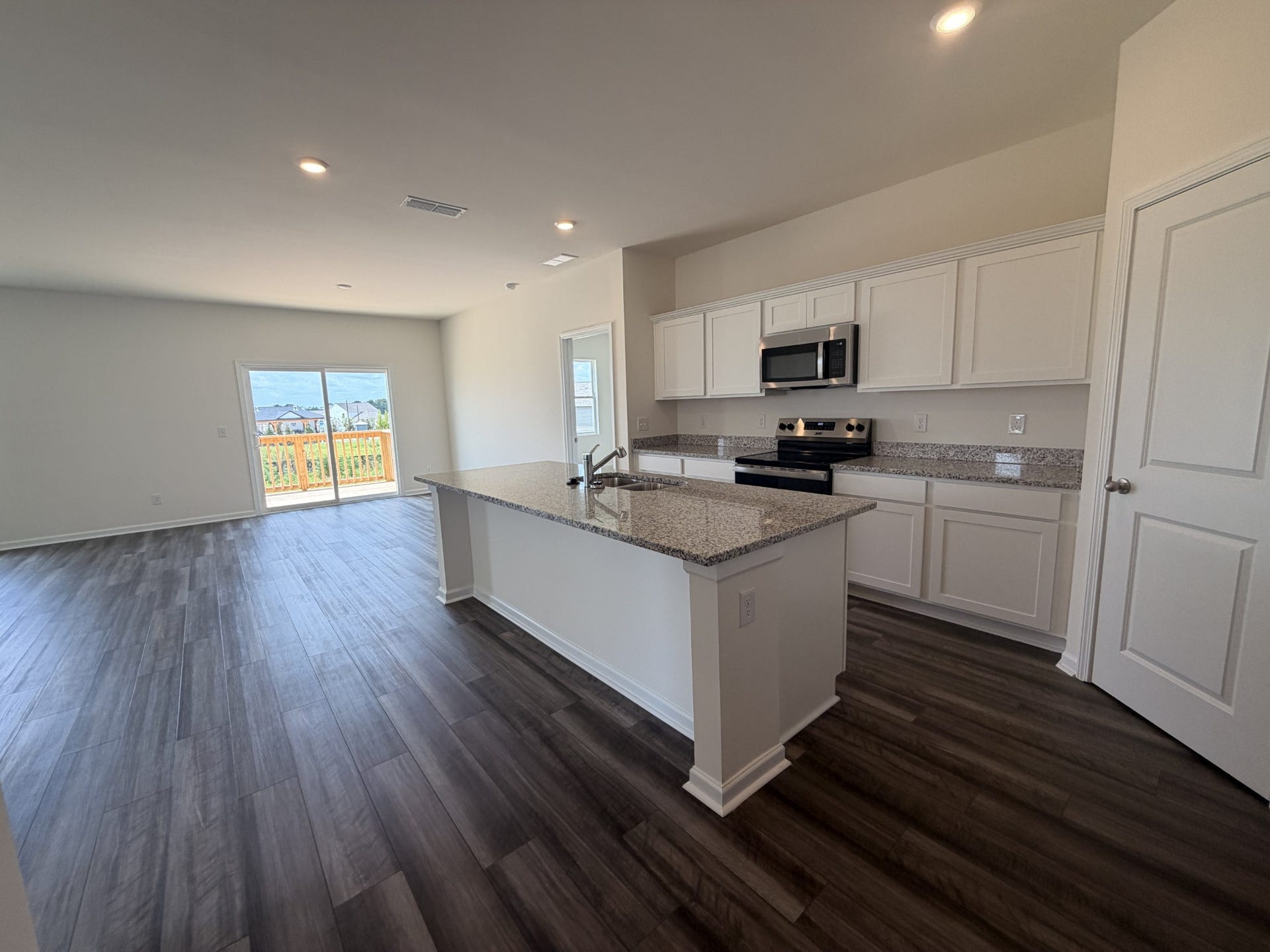 3525 Fellowship Rd, Columbia, TN 38401 Open concept living / dining