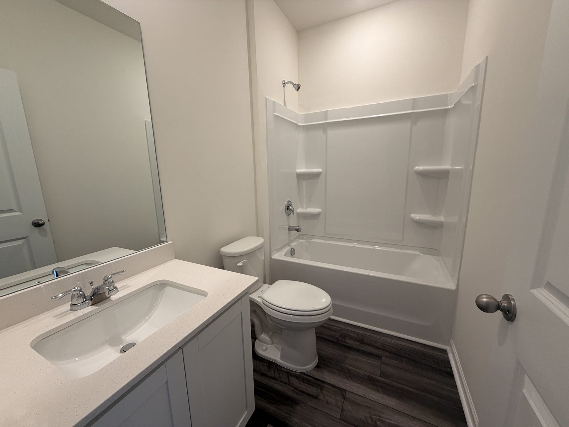 3525 Fellowship Rd, Columbia, TN 38401 Guest full bathroom