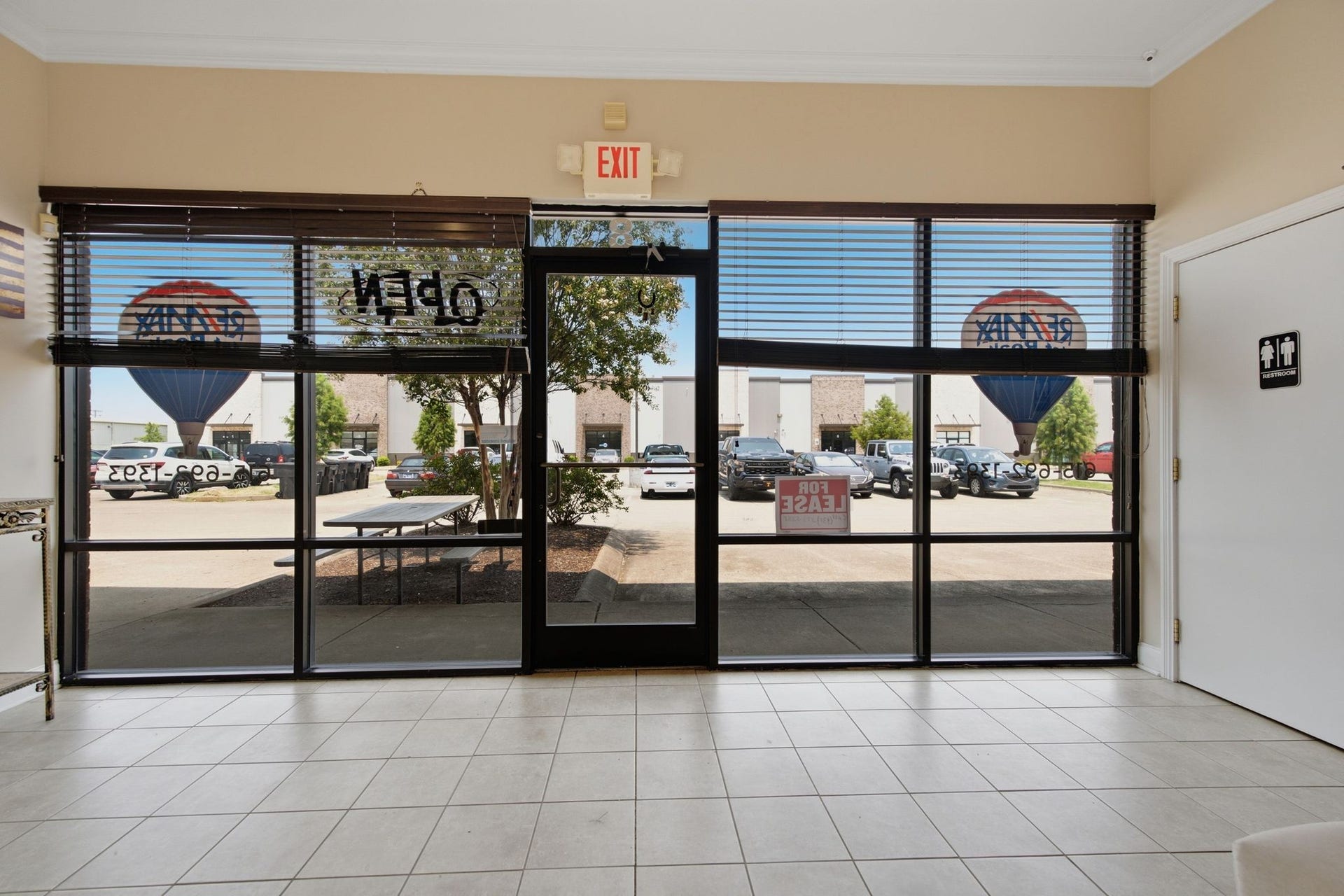 730 Middle Tennessee Blvd, Murfreesboro, TN 37129 The welcoming glass-front lobby features tile flooring.
