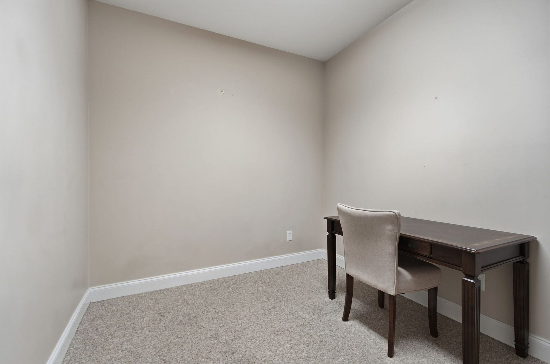730 Middle Tennessee Blvd, Murfreesboro, TN 37129 Fifth office with carpet.