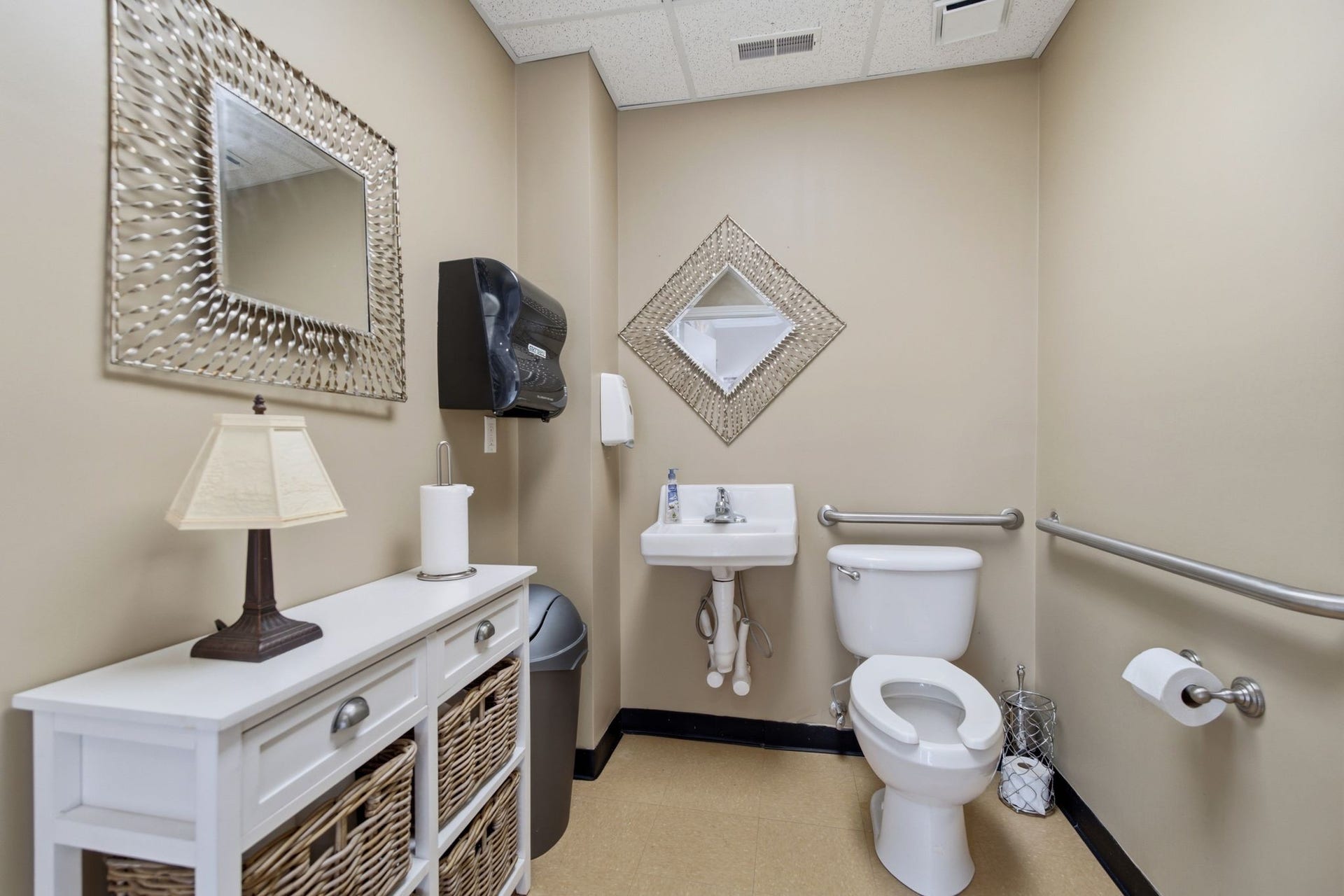 730 Middle Tennessee Blvd, Murfreesboro, TN 37129 The bathroom is conveniently located off the lobby providing easy access for both clients and staff.