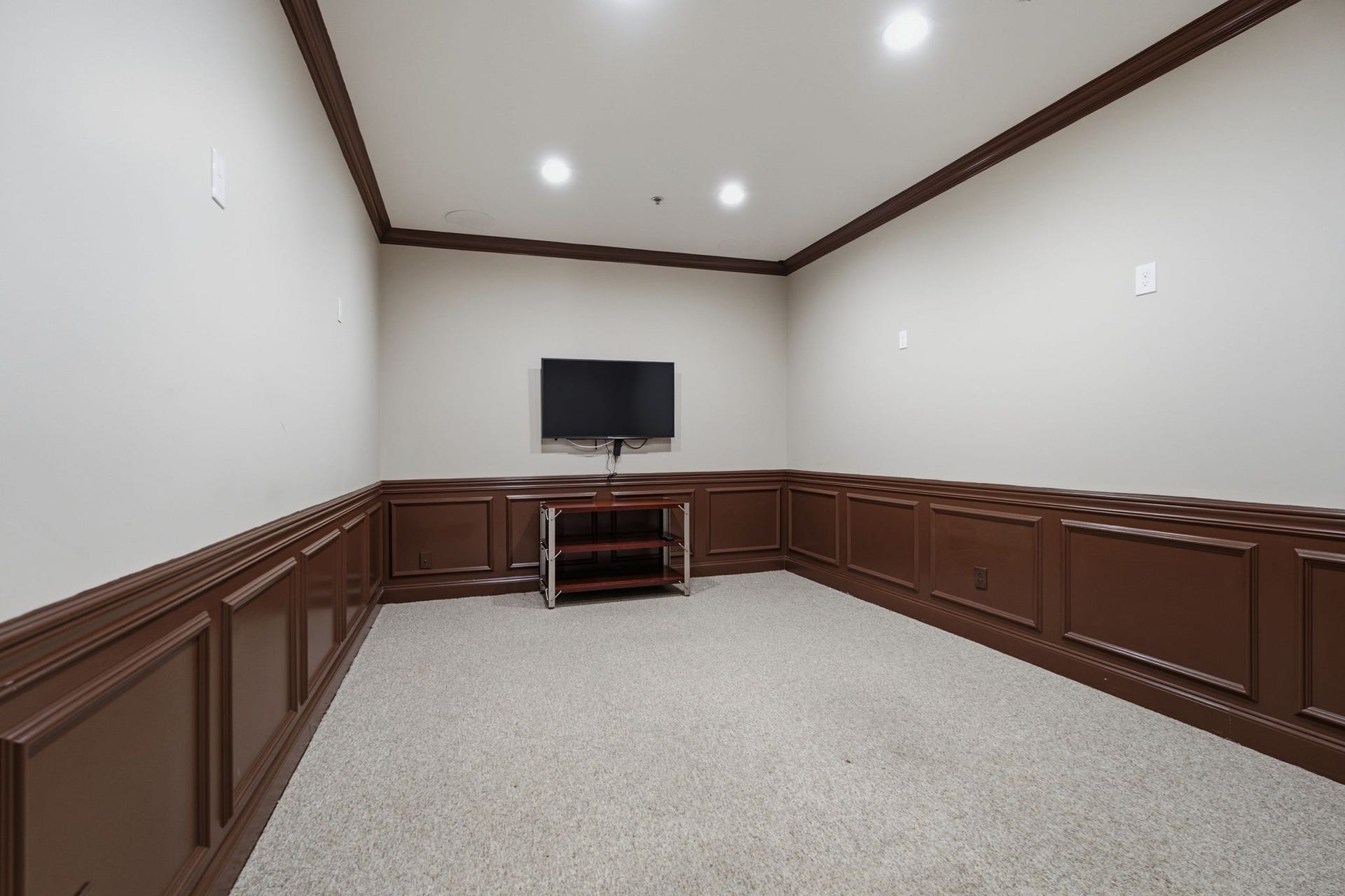 730 Middle Tennessee Blvd, Murfreesboro, TN 37129 The conference room is a professional setting for meetings and presentations.
