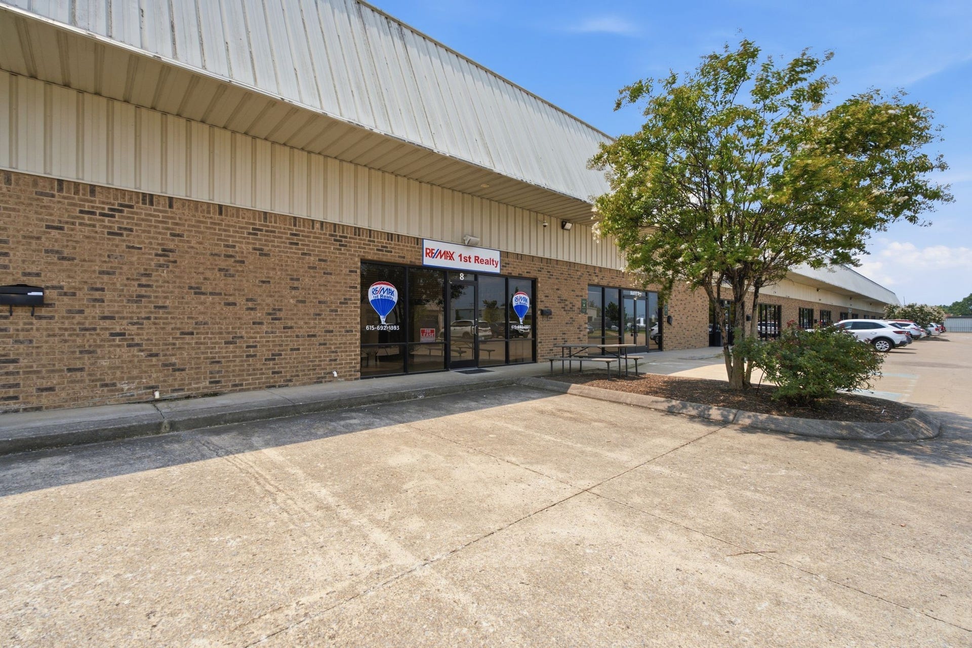 730 Middle Tennessee Blvd, Murfreesboro, TN 37129 Versatile office space offering five private offices!