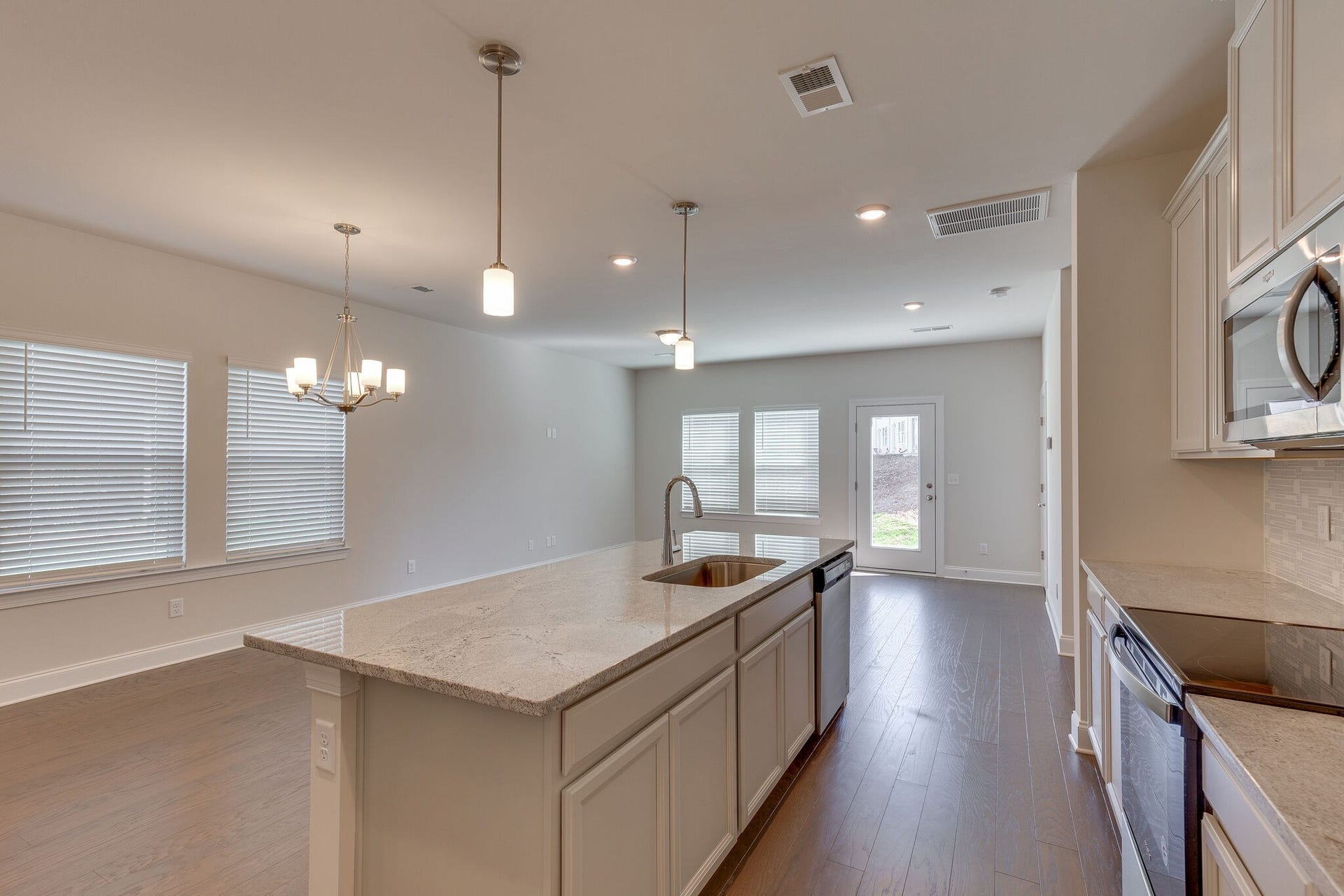 1006 McKee Ct, Columbia, TN 38401 1006 McKee Ct, Columbia, TN 38401