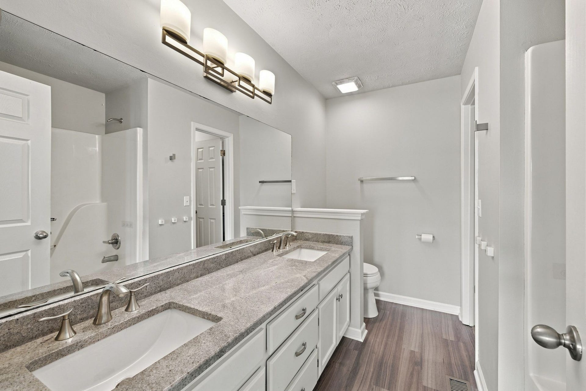 2820 Weybridge Dr, Murfreesboro, TN 37128 2820 Weybridge Dr, Murfreesboro, TN 37128