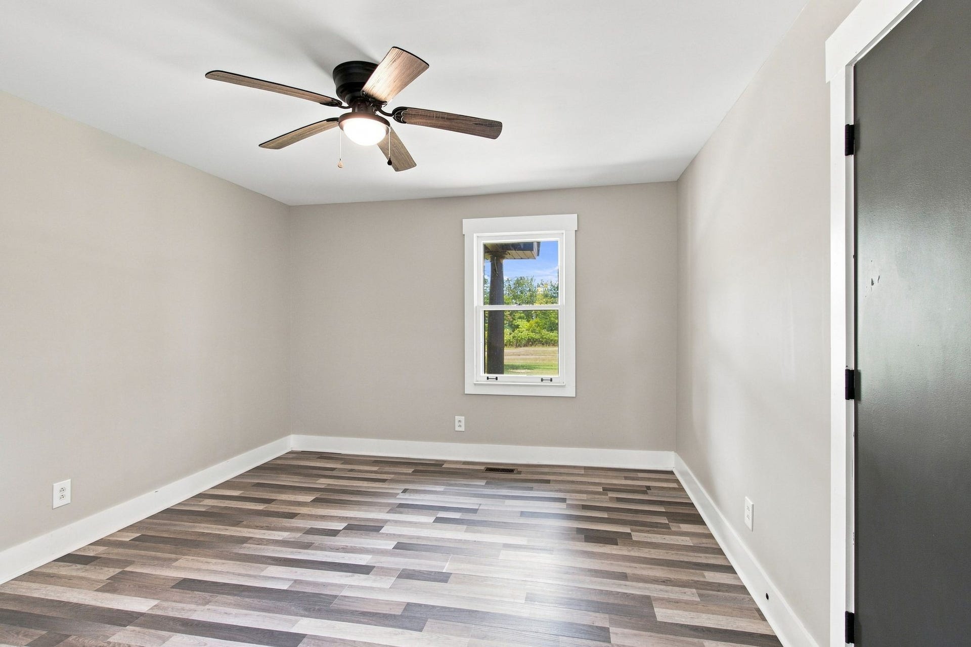 1261 Harrison Rd, Murfreesboro, TN 37128 1261 Harrison Rd, Murfreesboro, TN 37128
