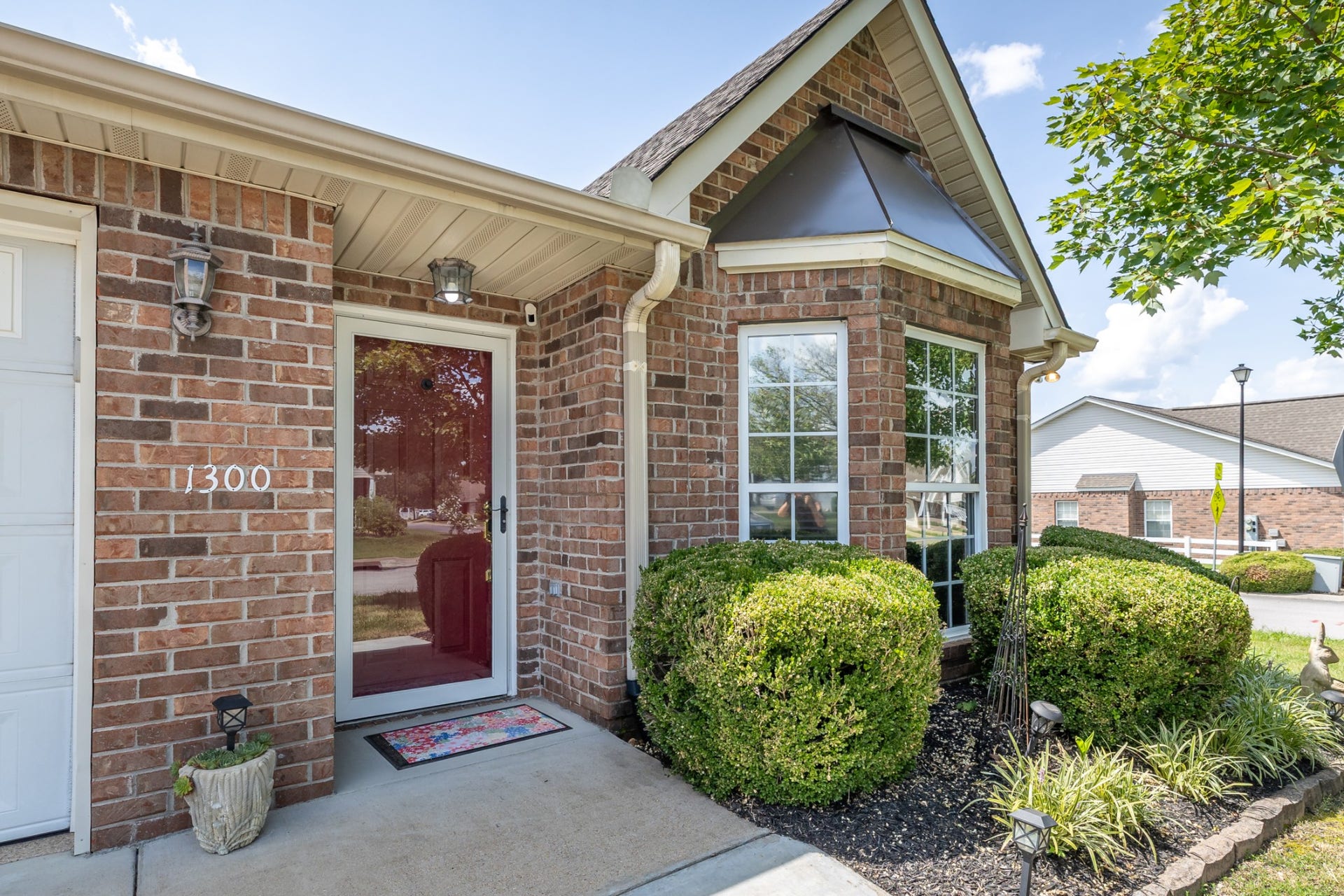 1300 Crofton Park Ct, Columbia, TN 38401 Living Room has this beautiful bay window.
