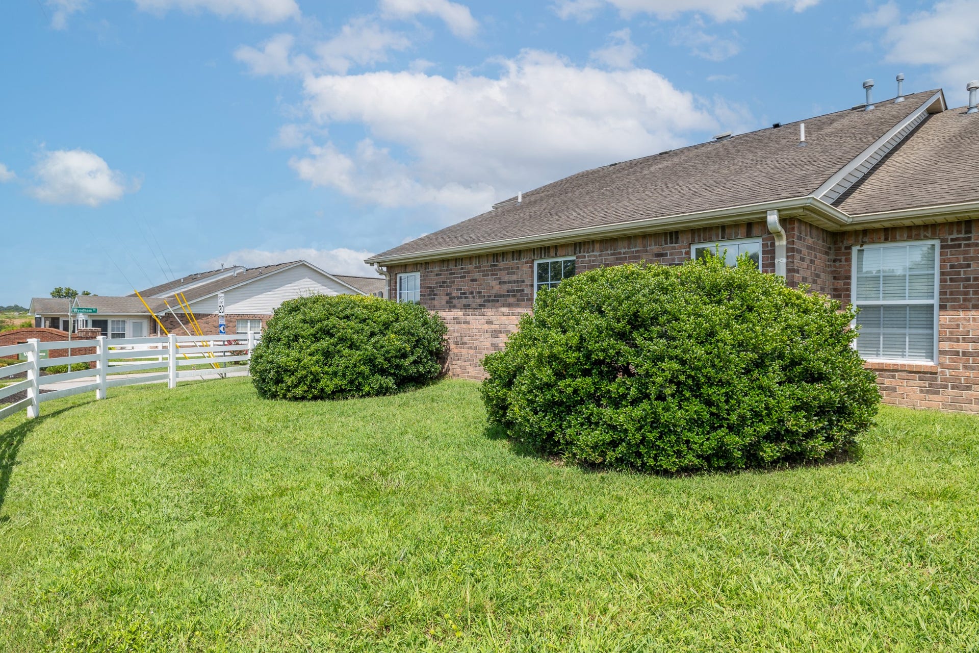 1300 Crofton Park Ct, Columbia, TN 38401 Backyard.