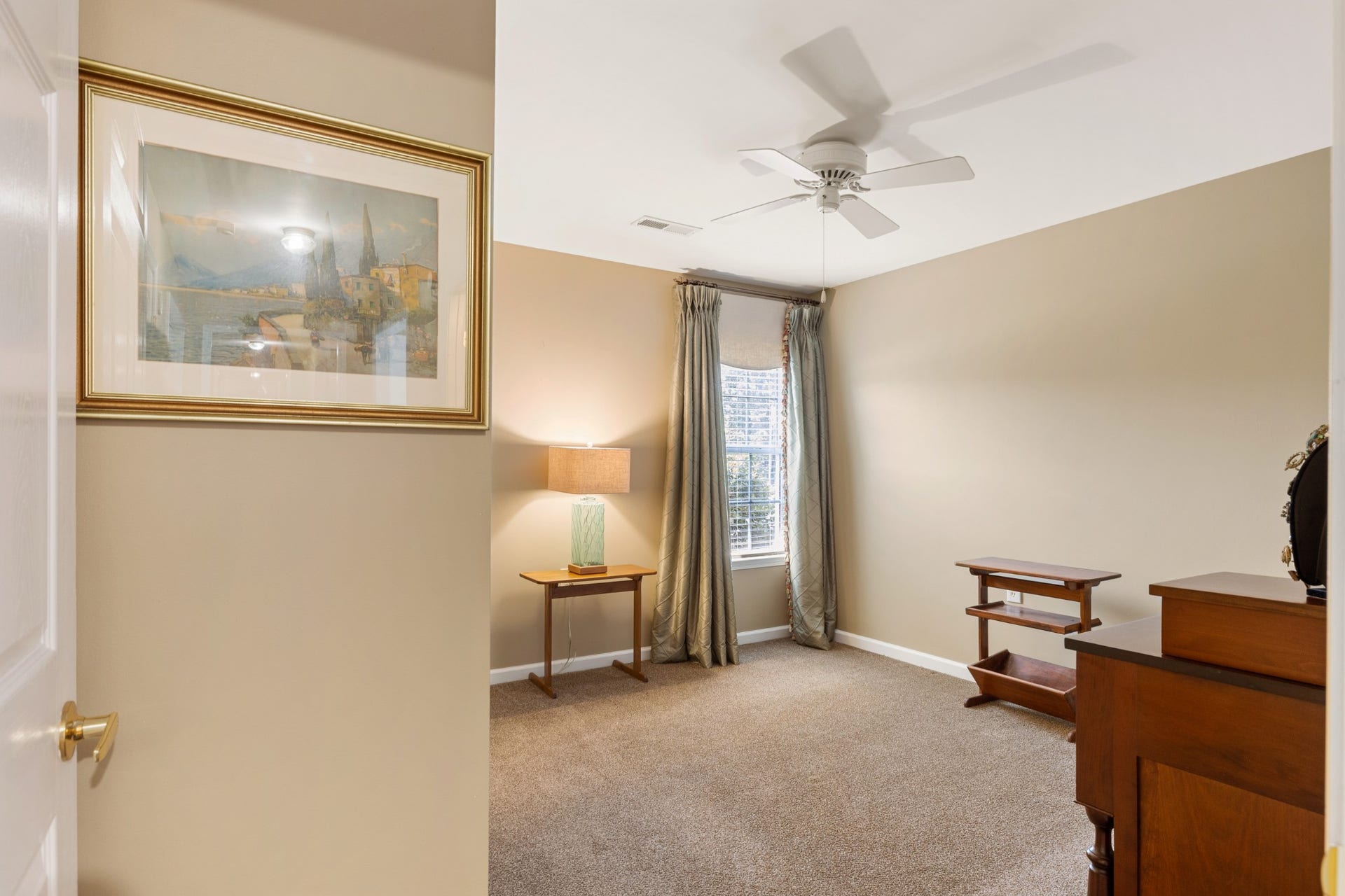 1300 Crofton Park Ct, Columbia, TN 38401 2nd Bedroom.