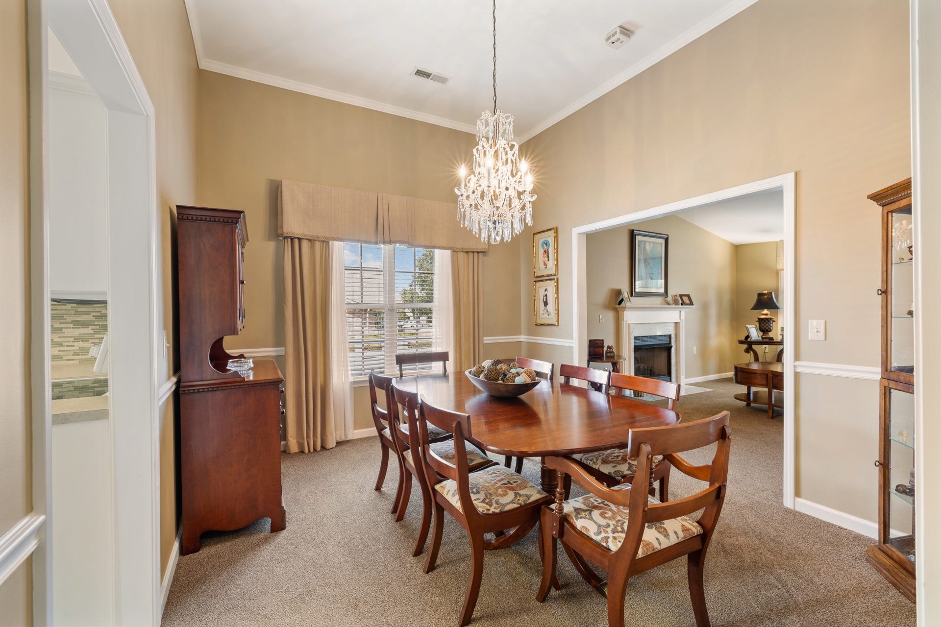 1300 Crofton Park Ct, Columbia, TN 38401 Dining Room will hold a large table which will allow you to entertain friends & family.