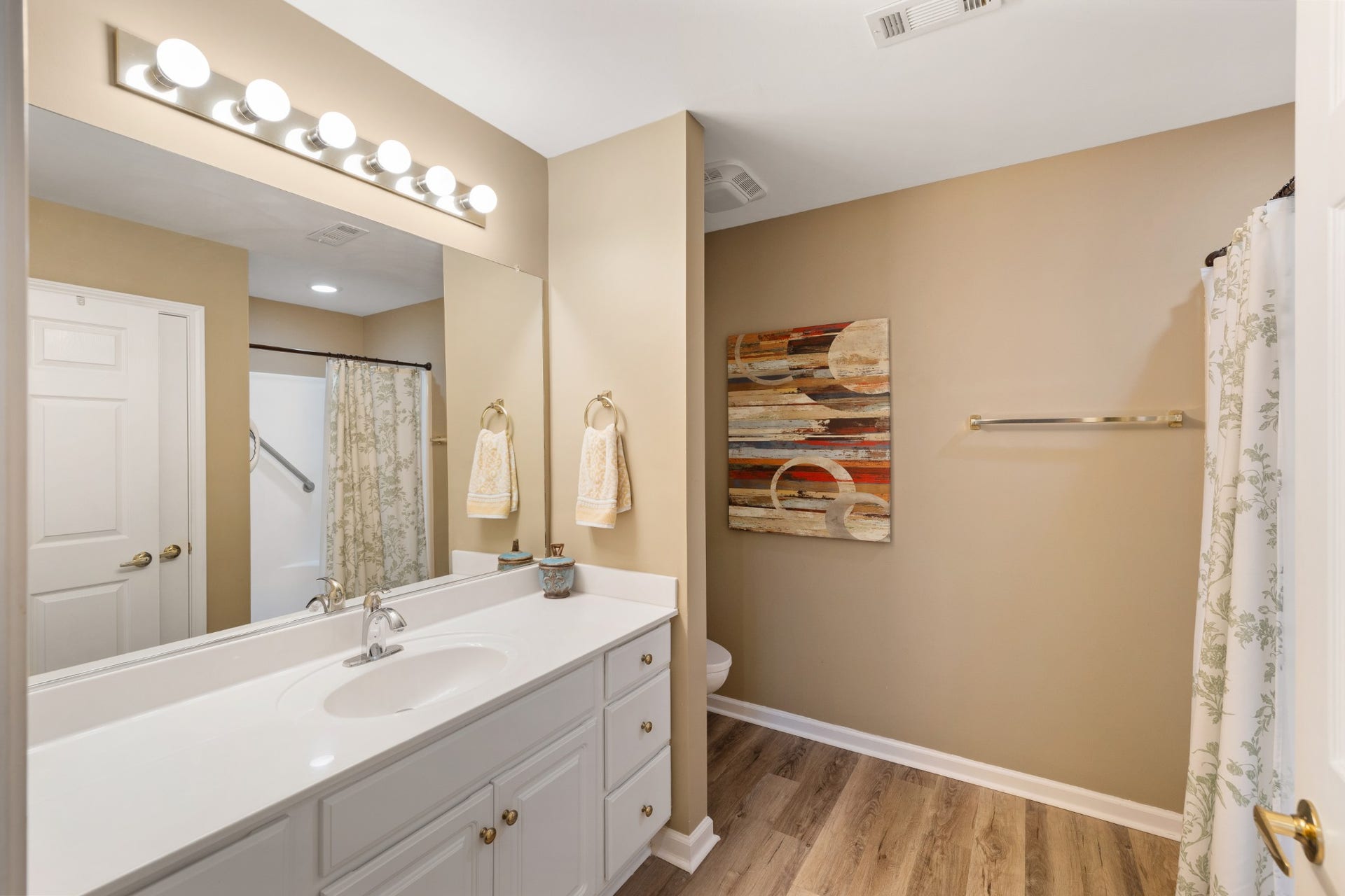 1300 Crofton Park Ct, Columbia, TN 38401 Large Primary Bath has walk-in shower.