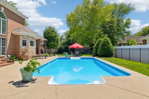 1503 Bradberry Dr, Murfreesboro, TN 37130 A MUST SEE Yard/Pool