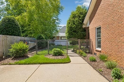 1503 Bradberry Dr, Murfreesboro, TN 37130 Fenced Yard Side View