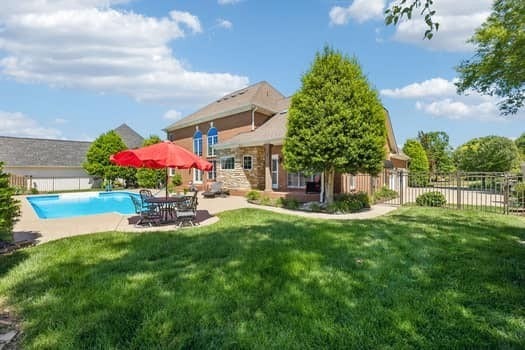 1503 Bradberry Dr, Murfreesboro, TN 37130 A MUST SEE YARD