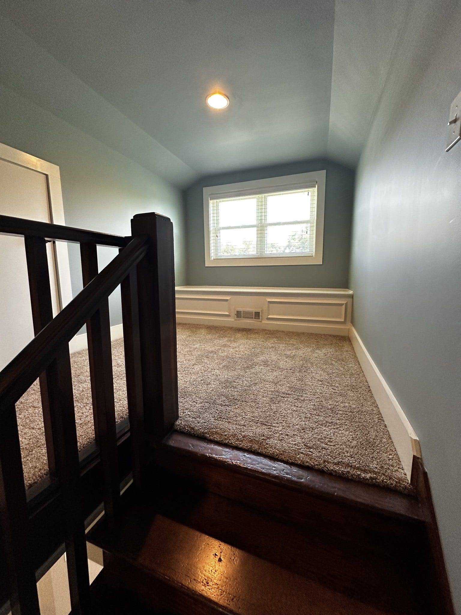 2930 Murfreesboro Hwy, Manchester, TN 37355 Loft area at top of stairs with bench and like new carpet