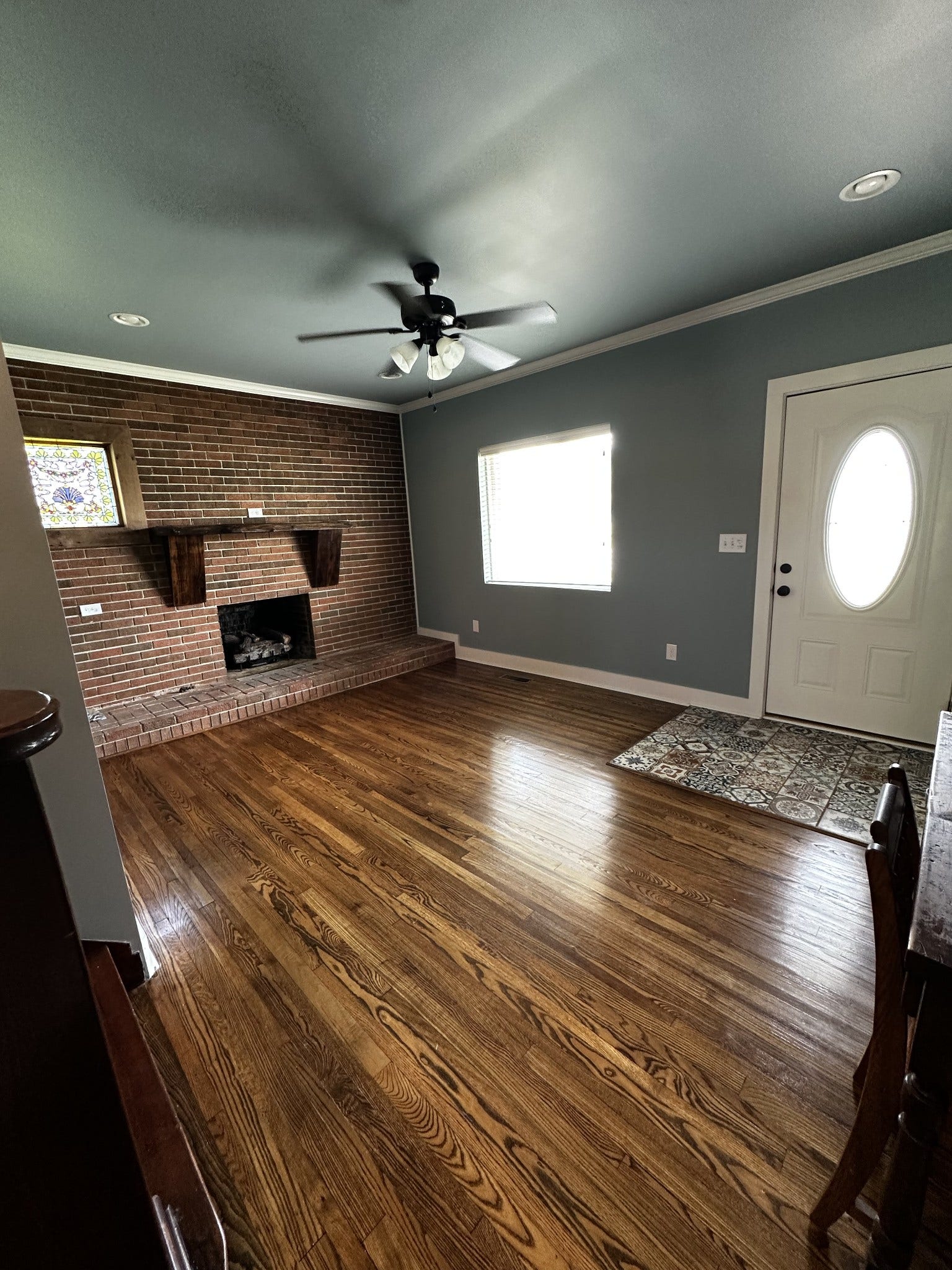 2930 Murfreesboro Hwy, Manchester, TN 37355 Front living room with gas fireplace