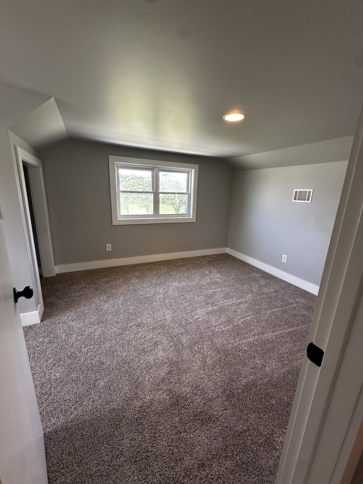 2930 Murfreesboro Hwy, Manchester, TN 37355 Bedroom 1 upstairs