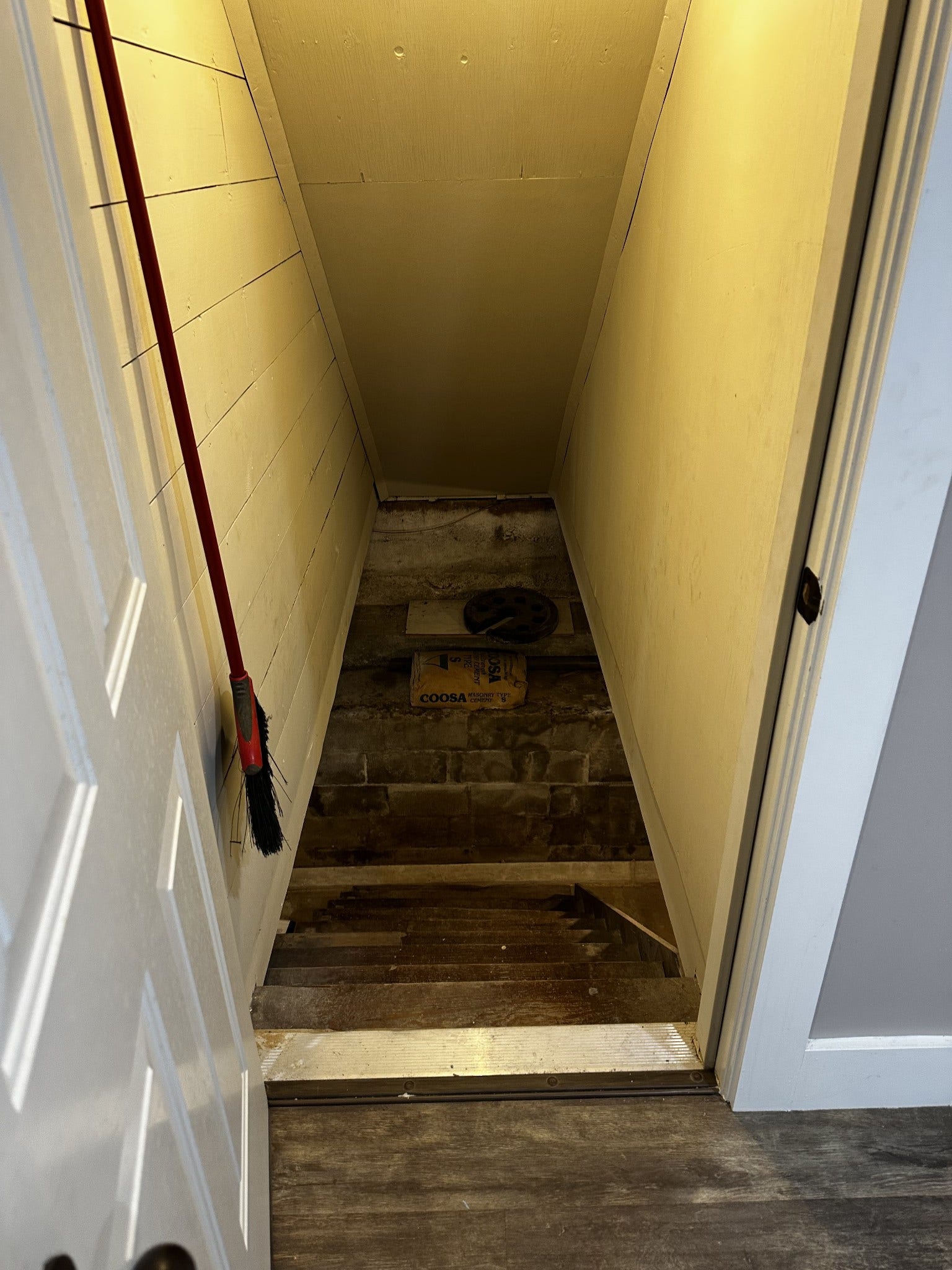 2930 Murfreesboro Hwy, Manchester, TN 37355 Doorway in kitchen that leads down to basement