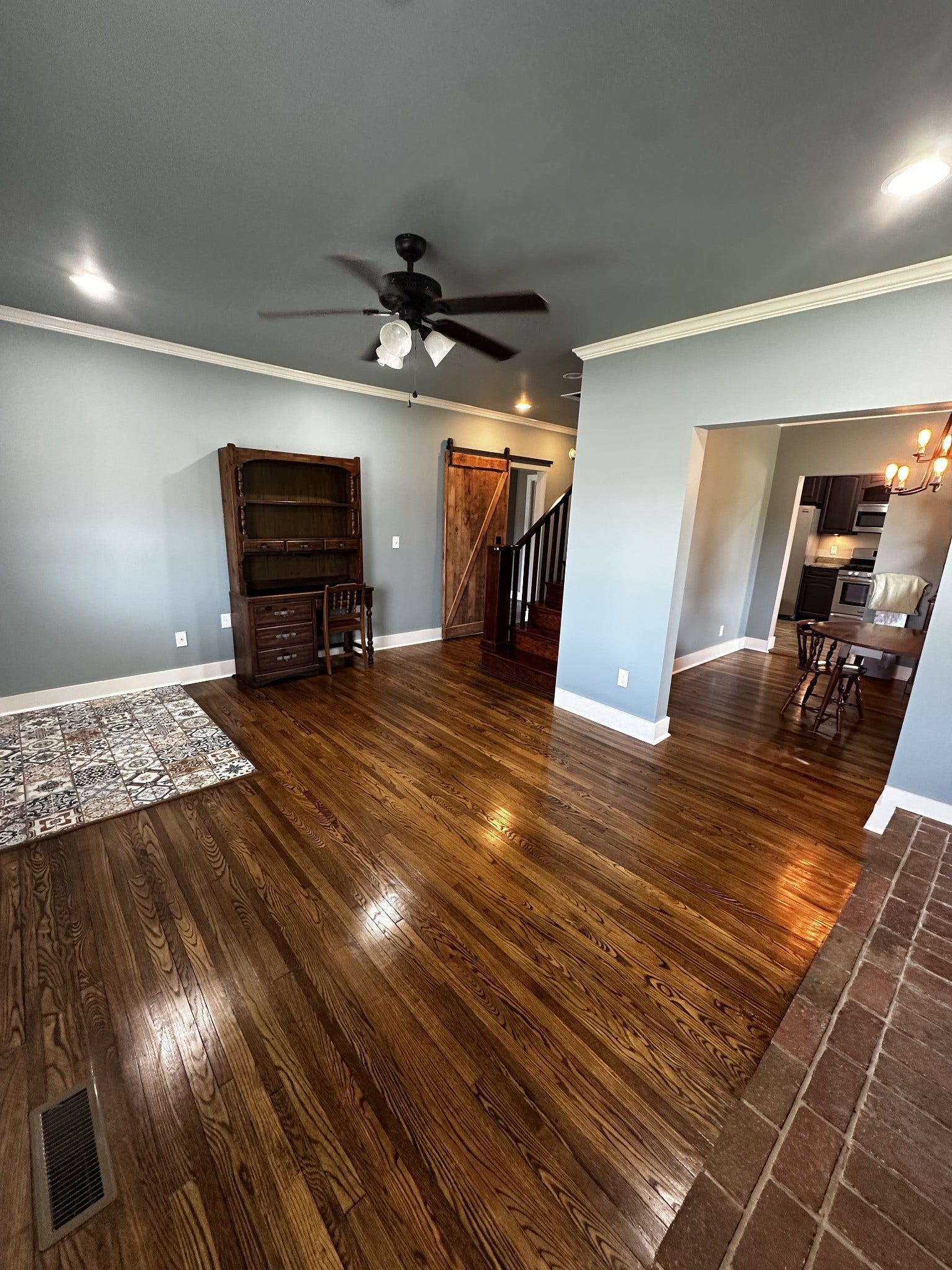 2930 Murfreesboro Hwy, Manchester, TN 37355 Alternate view in front living room