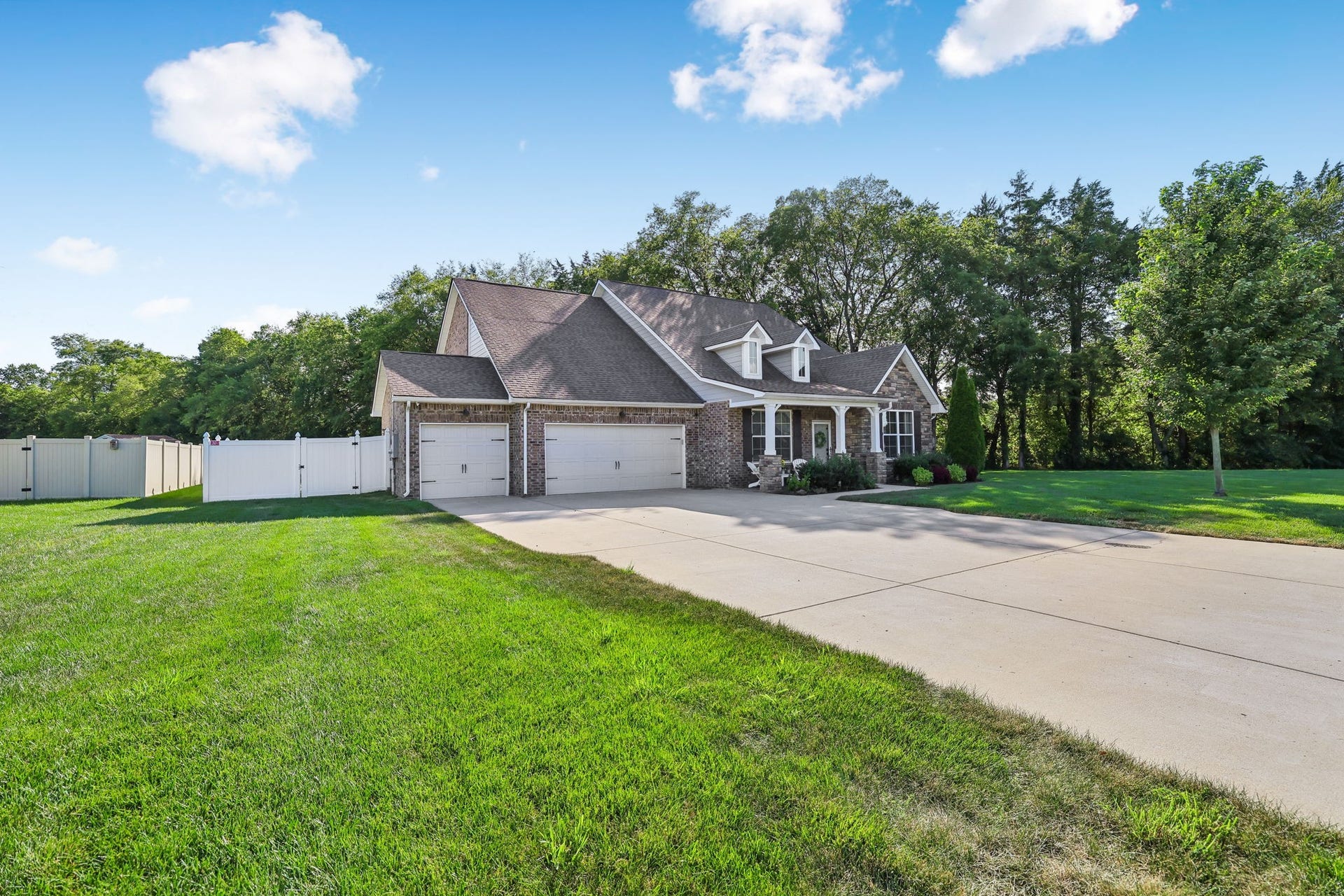 2604 Parkwood Dr, Murfreesboro, TN 37128