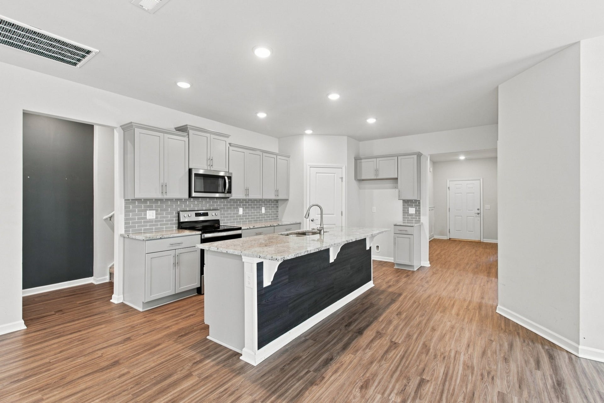 2924 Eckersley Dr, Murfreesboro, TN 37128 2924 Eckersley Dr, Murfreesboro, TN 37128