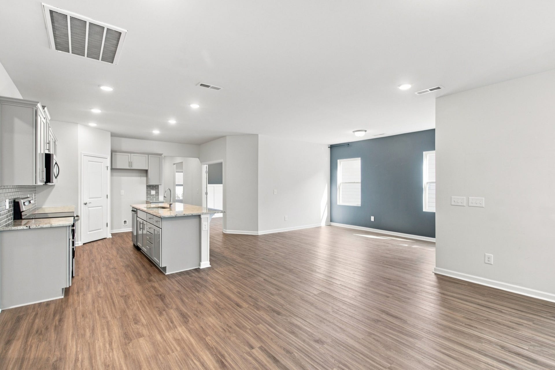 2924 Eckersley Dr, Murfreesboro, TN 37128 2924 Eckersley Dr, Murfreesboro, TN 37128