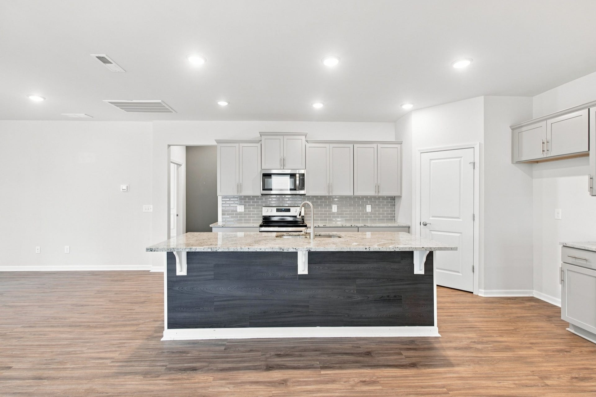 2924 Eckersley Dr, Murfreesboro, TN 37128 2924 Eckersley Dr, Murfreesboro, TN 37128