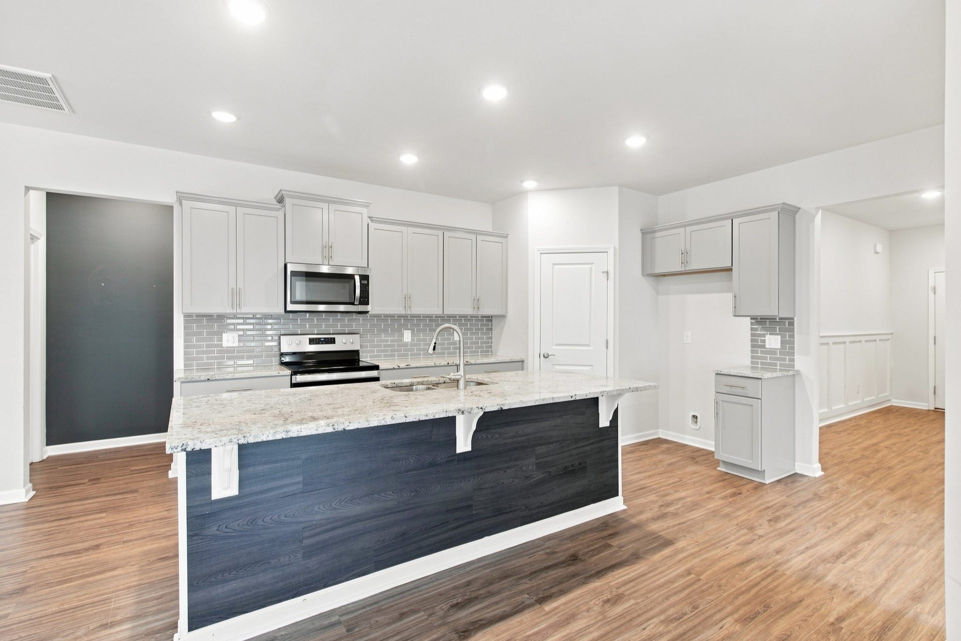 2924 Eckersley Dr, Murfreesboro, TN 37128 2924 Eckersley Dr, Murfreesboro, TN 37128