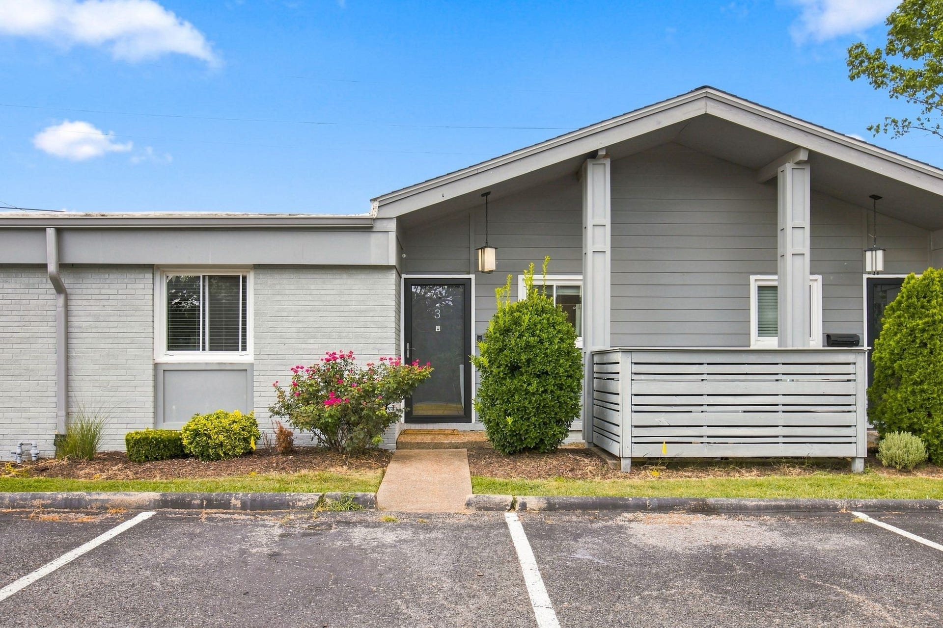 1900 Richard Jones Rd, #N3, Nashville, TN 37215 Welcome to Green Hills Terrace - a condo community in - where else - Green Hills!