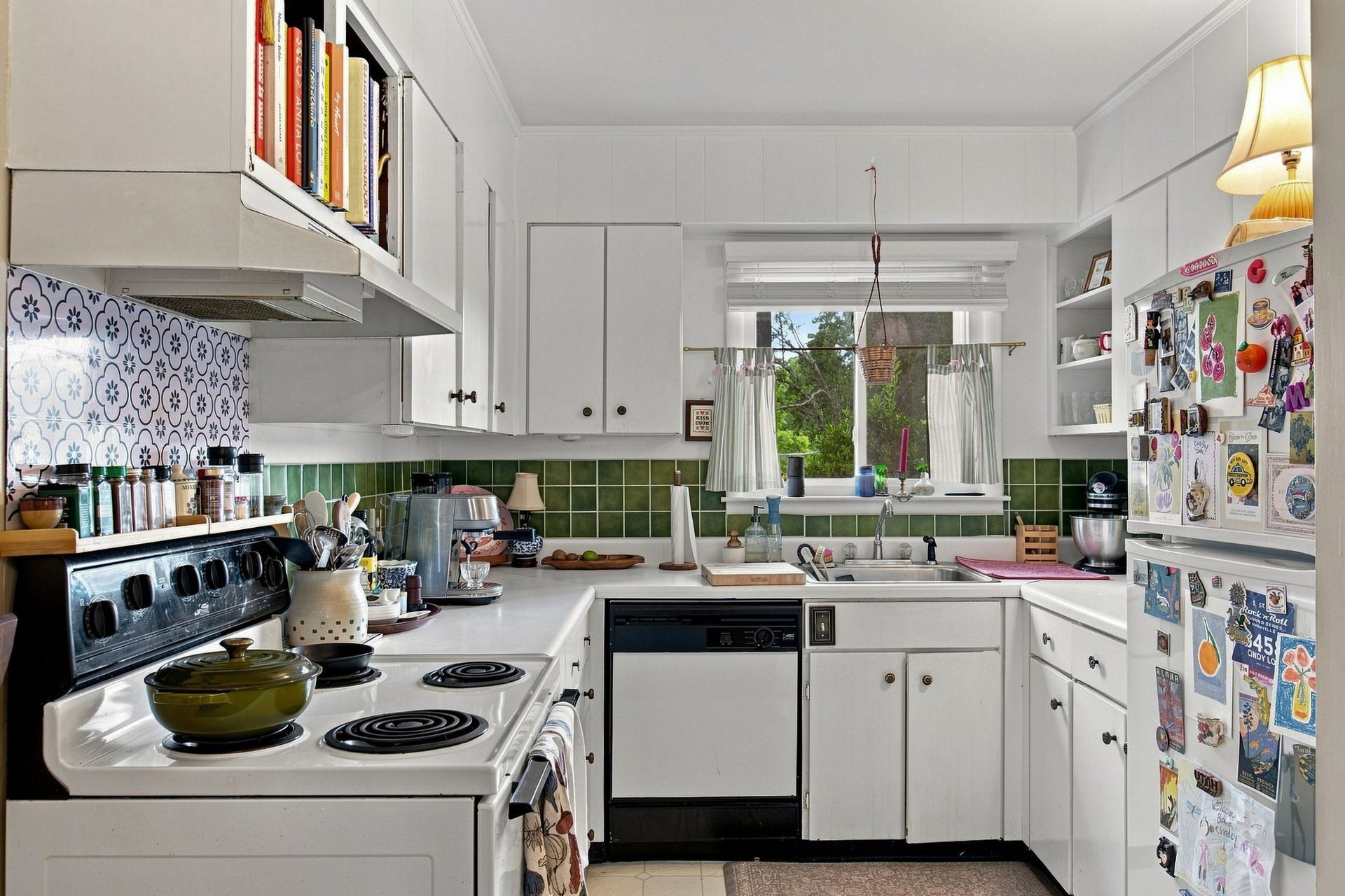 1900 Richard Jones Rd, #N3, Nashville, TN 37215 The Kitchen has a lot of cabinet space for its size and all appliances remain