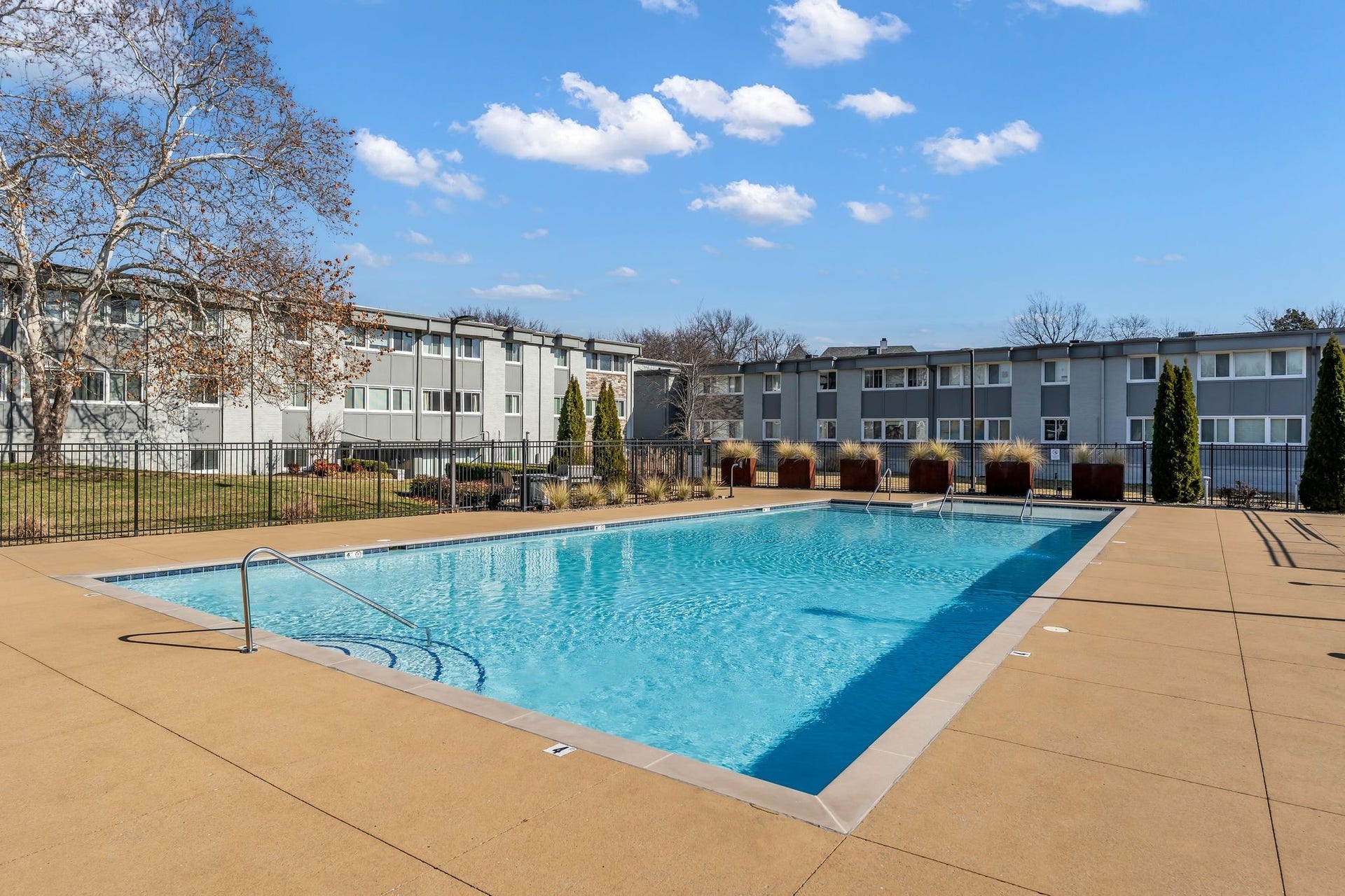 1900 Richard Jones Rd, #N3, Nashville, TN 37215 Make Green Hills Terrace a place for you to call home!